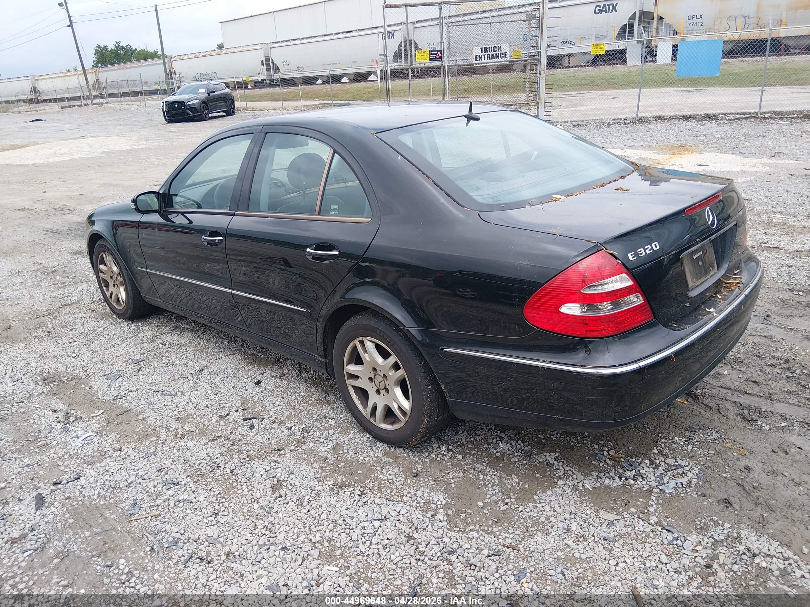 MERCEDES-BENZ E image 3