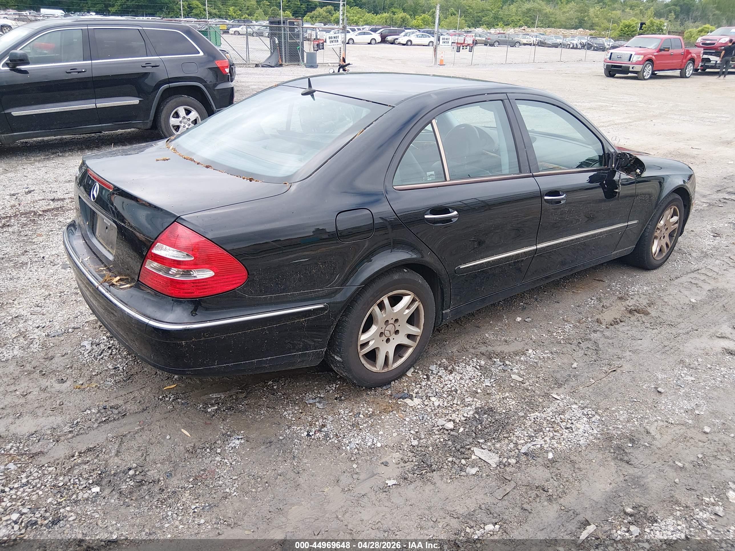 MERCEDES-BENZ E image 4