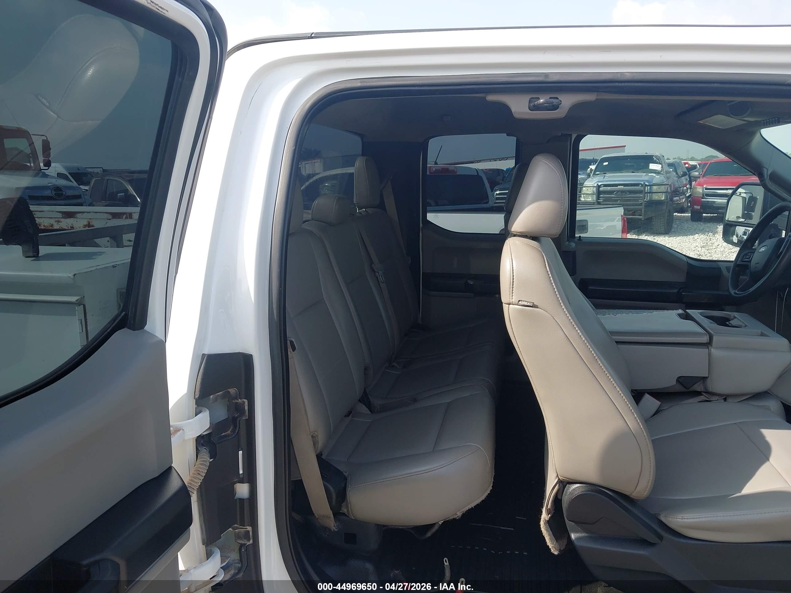 FORD F-350 image 8