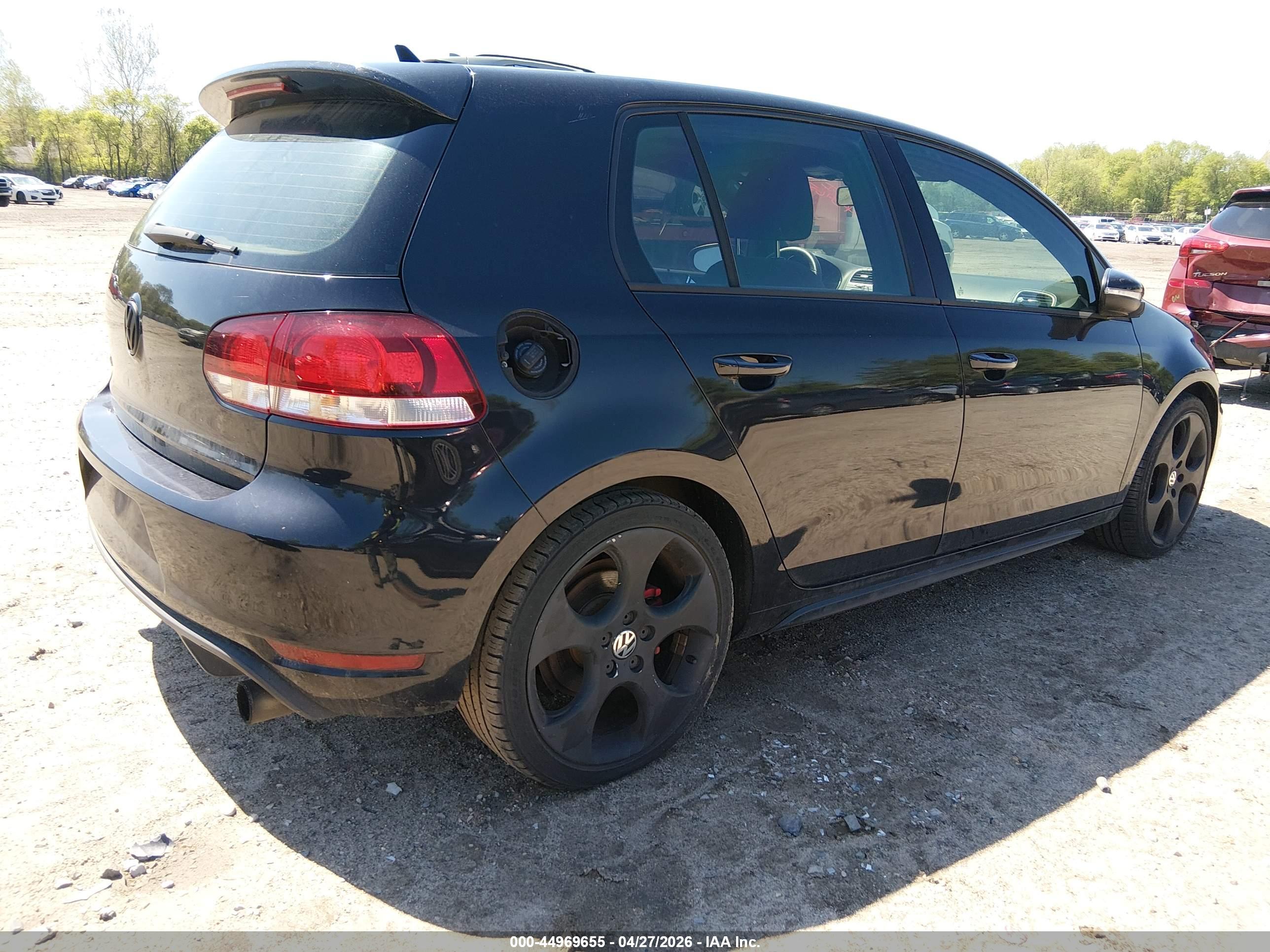 VOLKSWAGEN GTI image 4