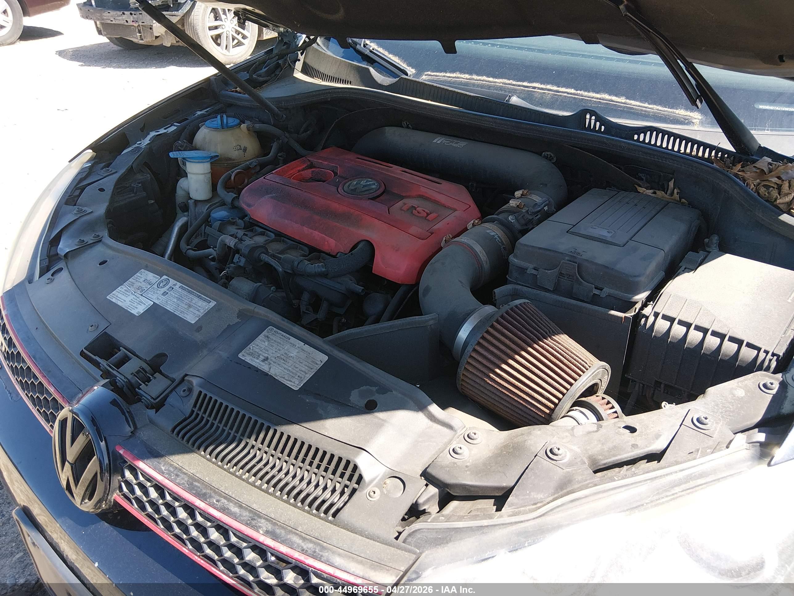 VOLKSWAGEN GTI image 6