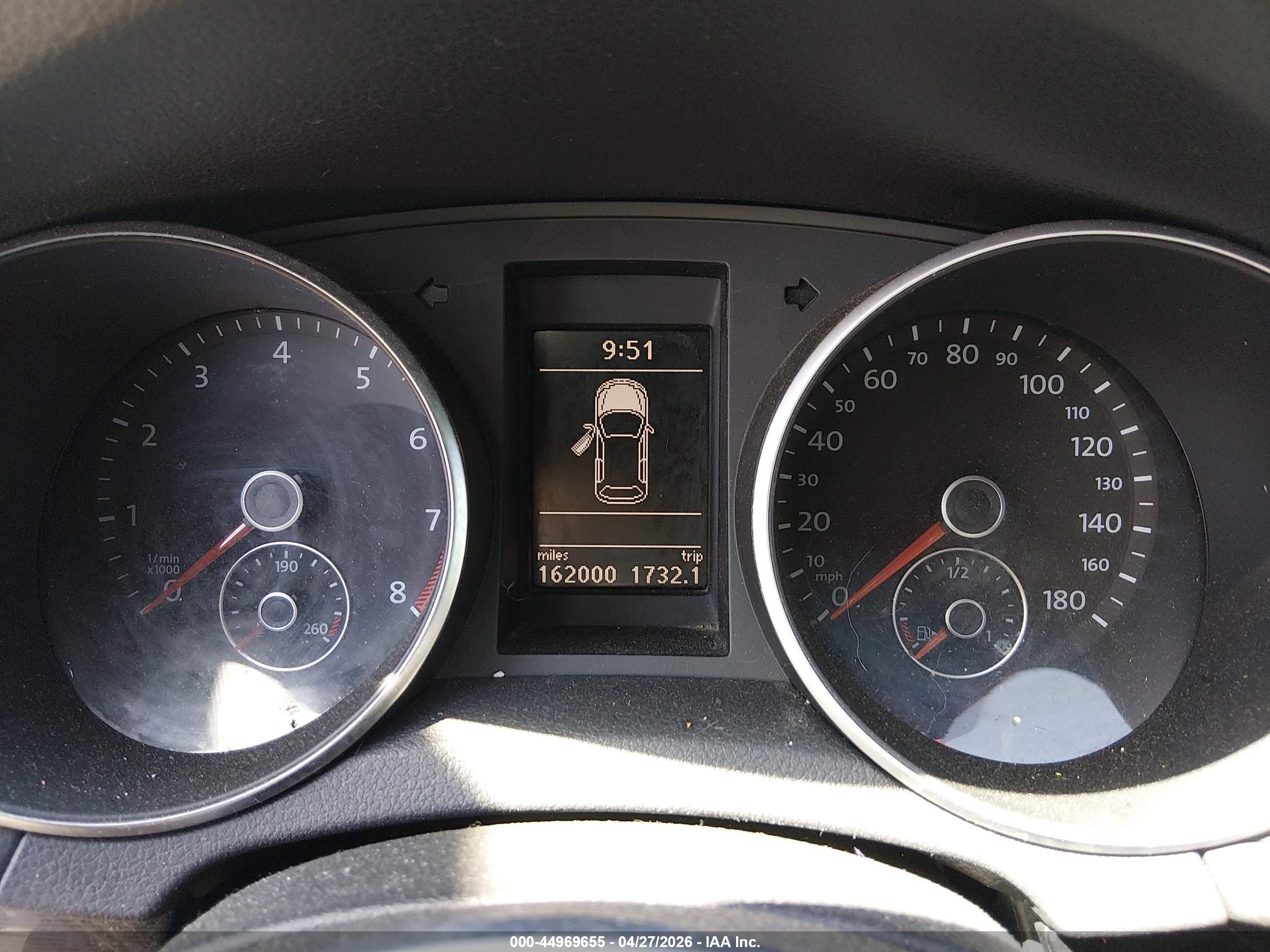 VOLKSWAGEN GTI image 7