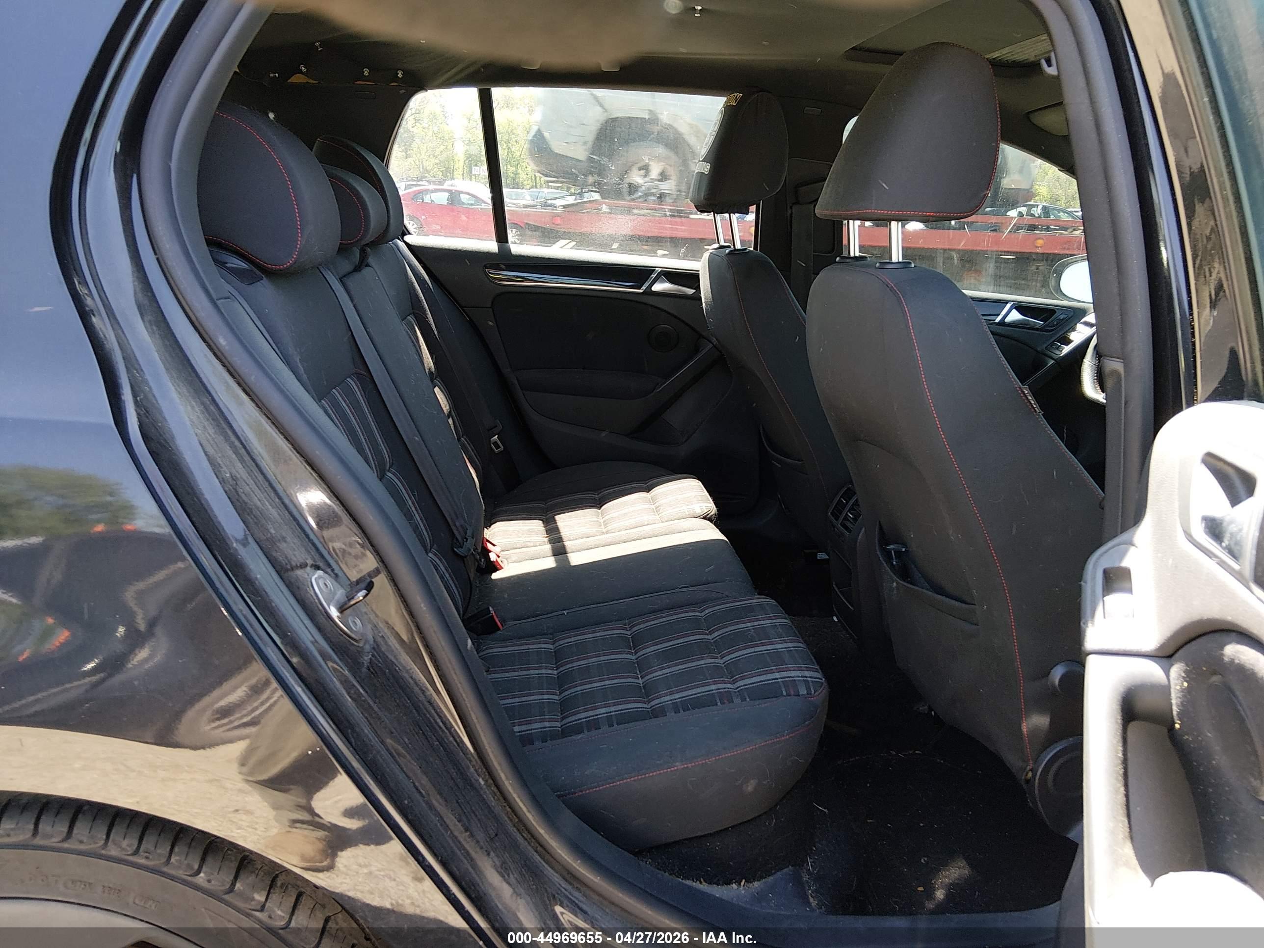 VOLKSWAGEN GTI image 8