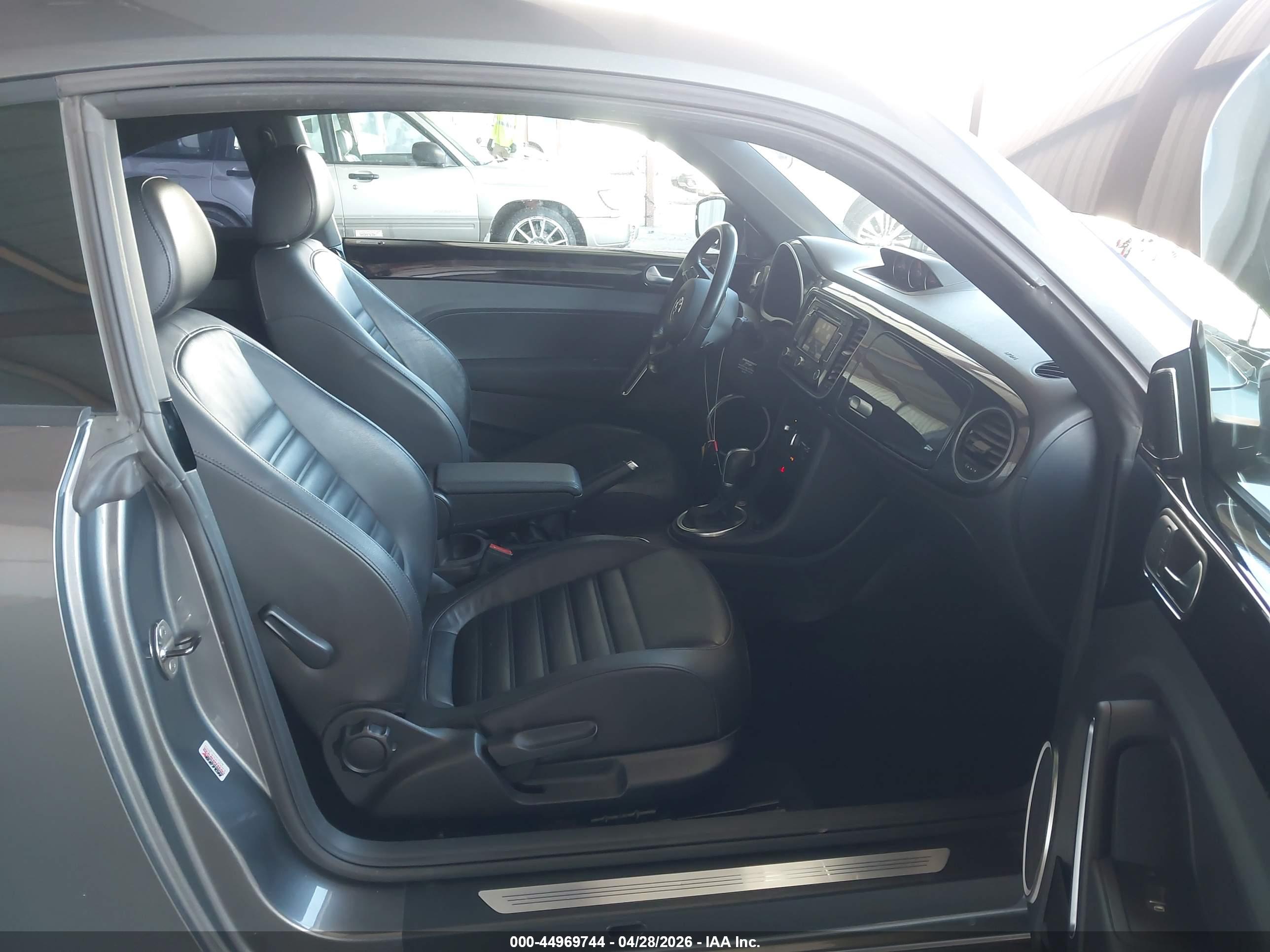 VOLKSWAGEN BEETLE image 5