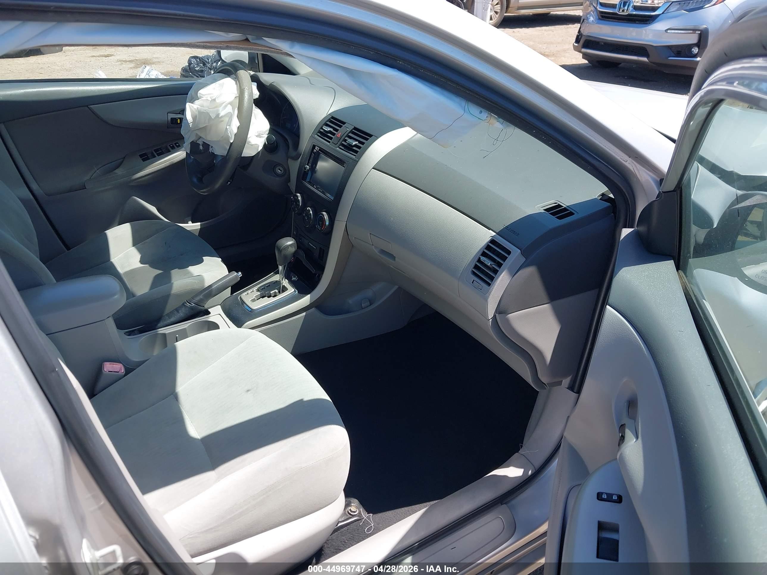 TOYOTA COROLLA image 5