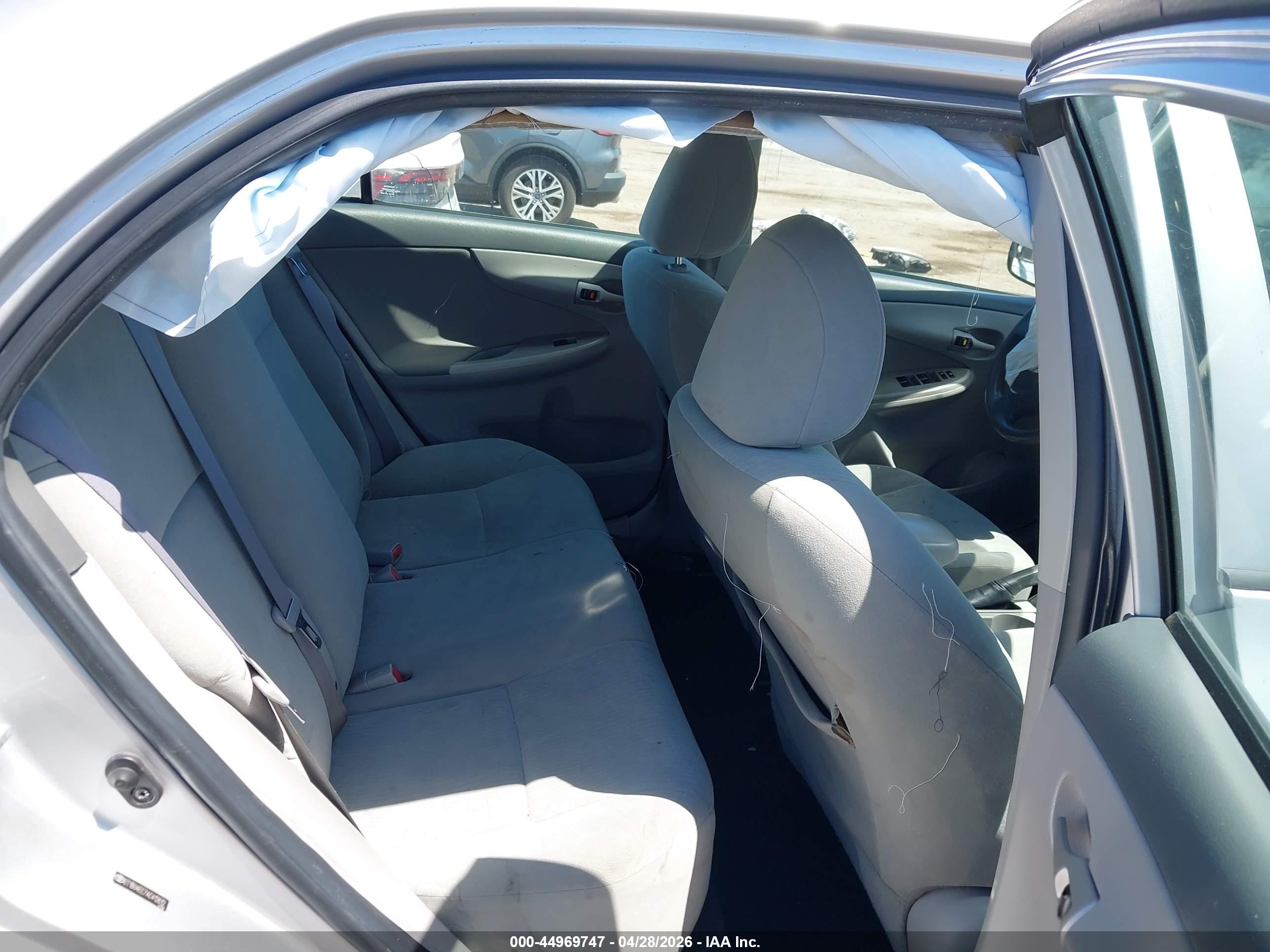 TOYOTA COROLLA image 8