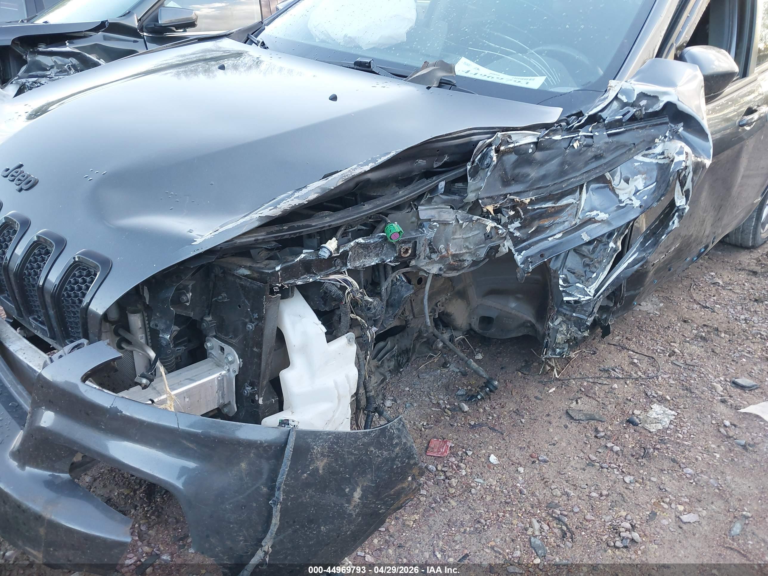 JEEP CHEROKEE image 6