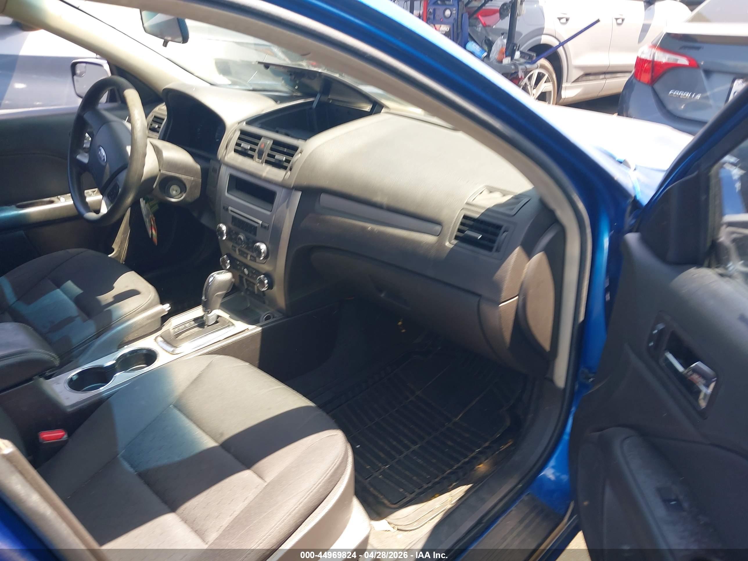 FORD FUSION image 5