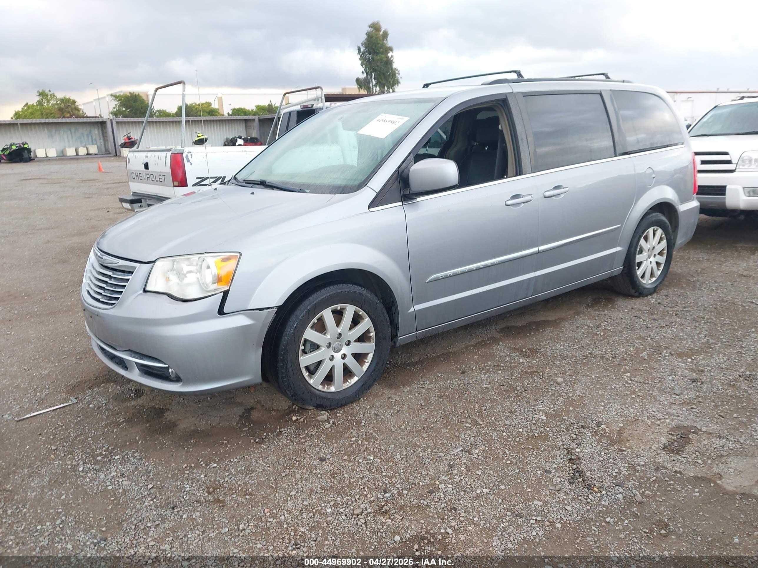 CHRYSLER TOWN image 2