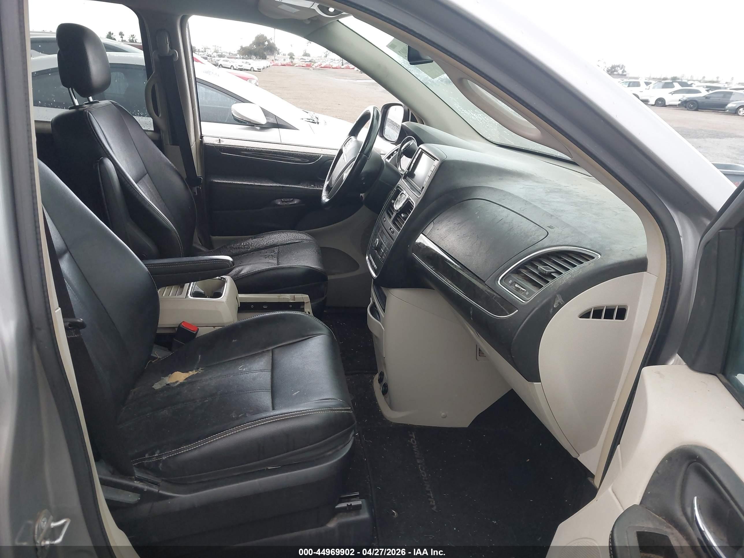 CHRYSLER TOWN image 5