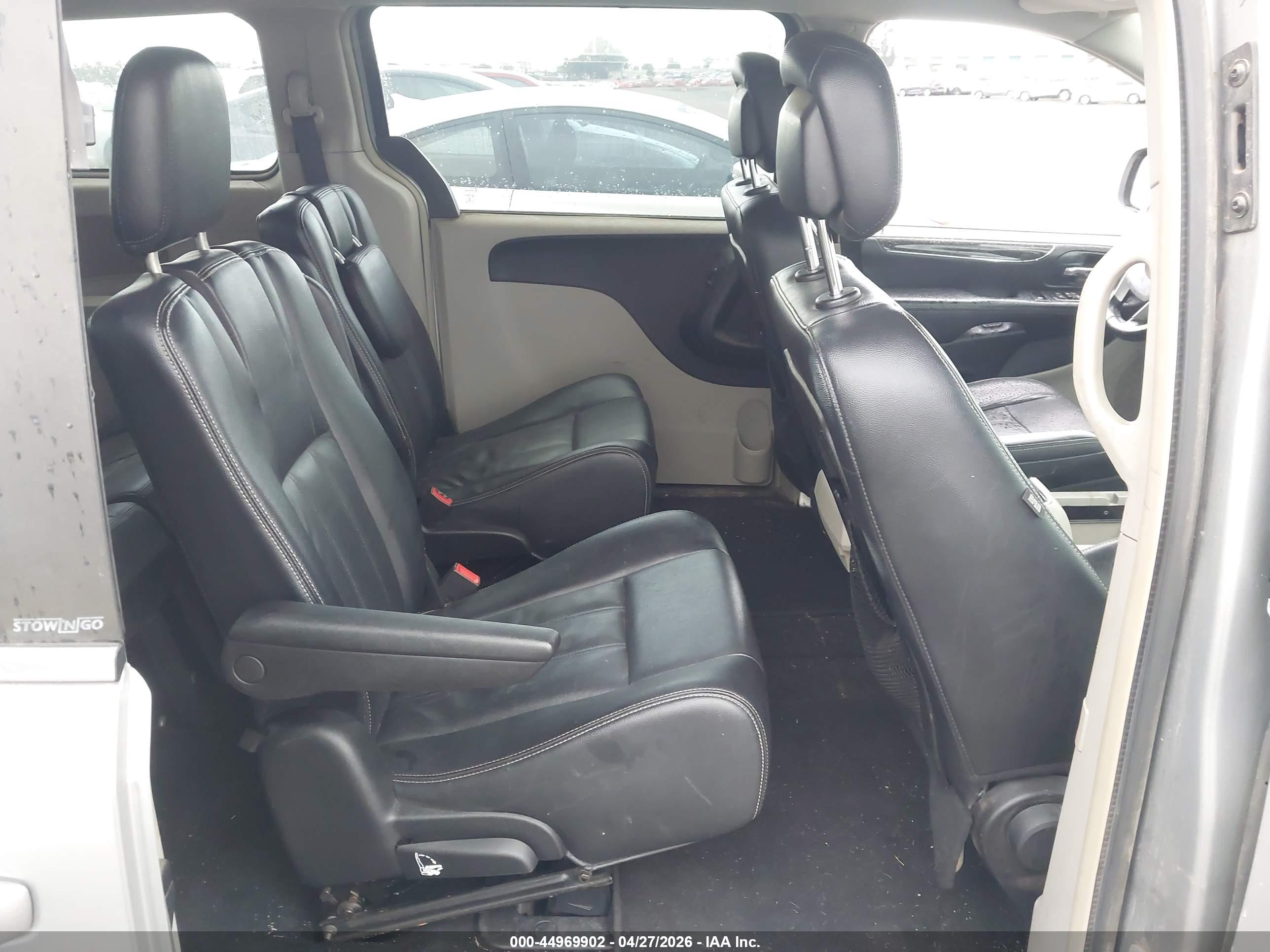 CHRYSLER TOWN image 8