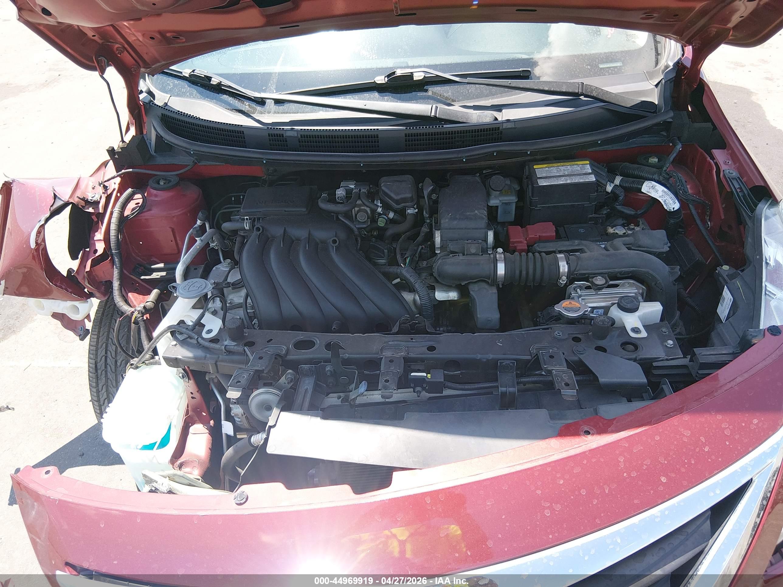NISSAN VERSA image 10