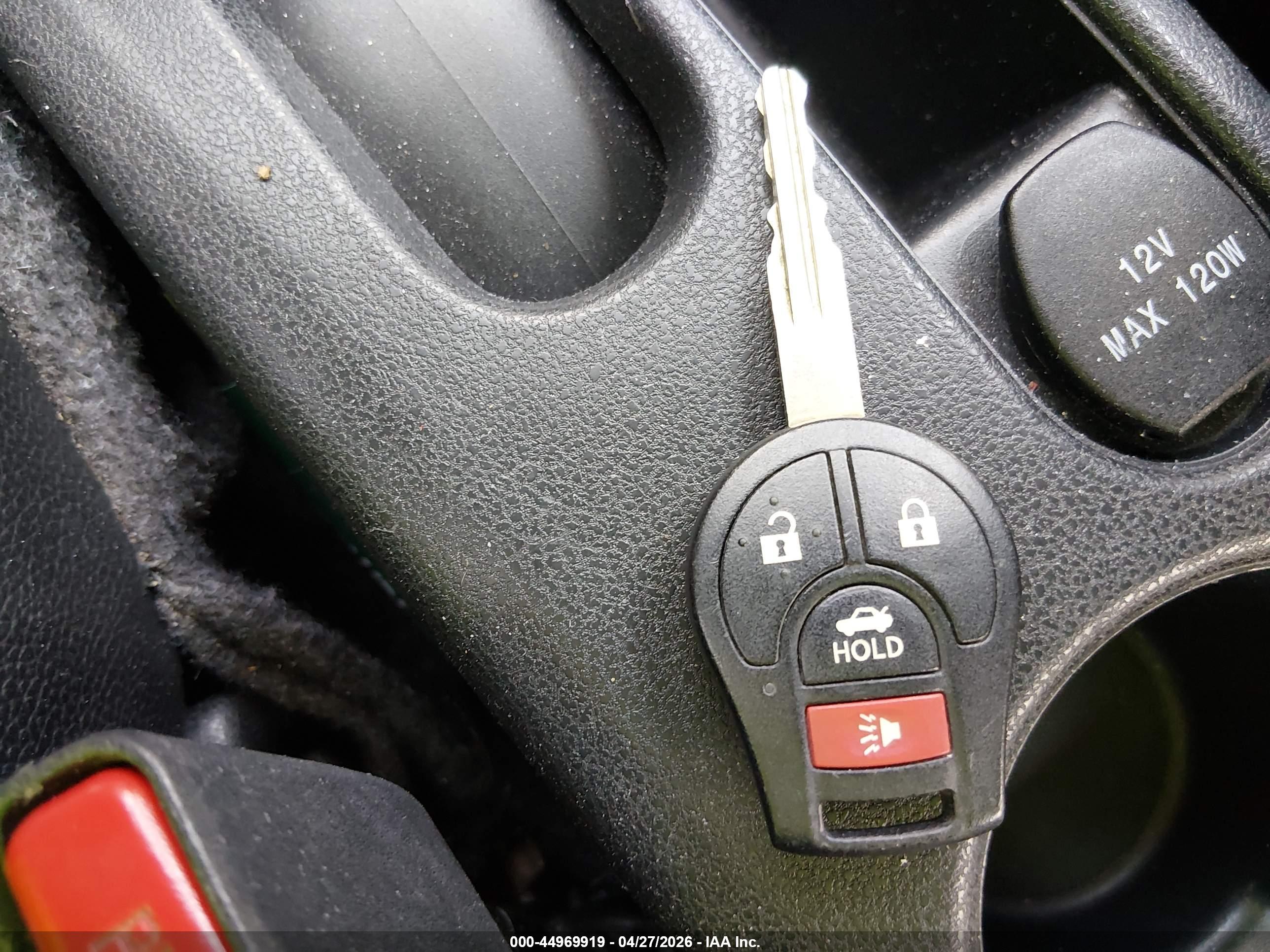 NISSAN VERSA image 11