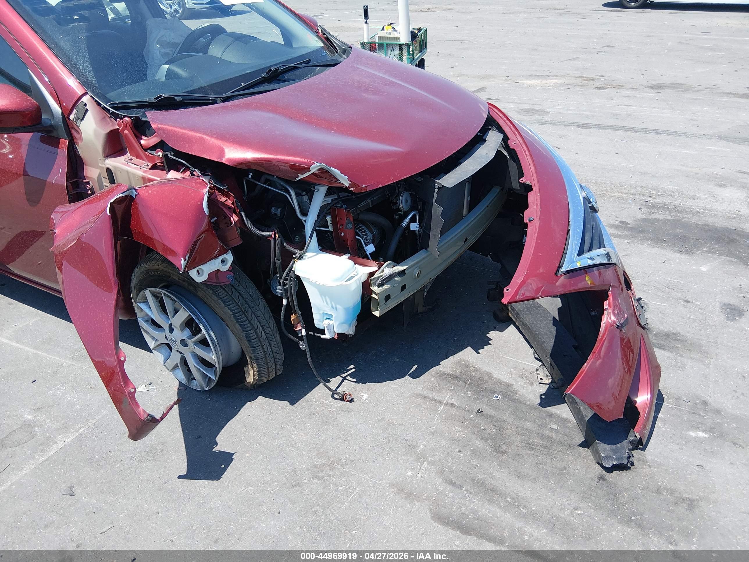 NISSAN VERSA image 6