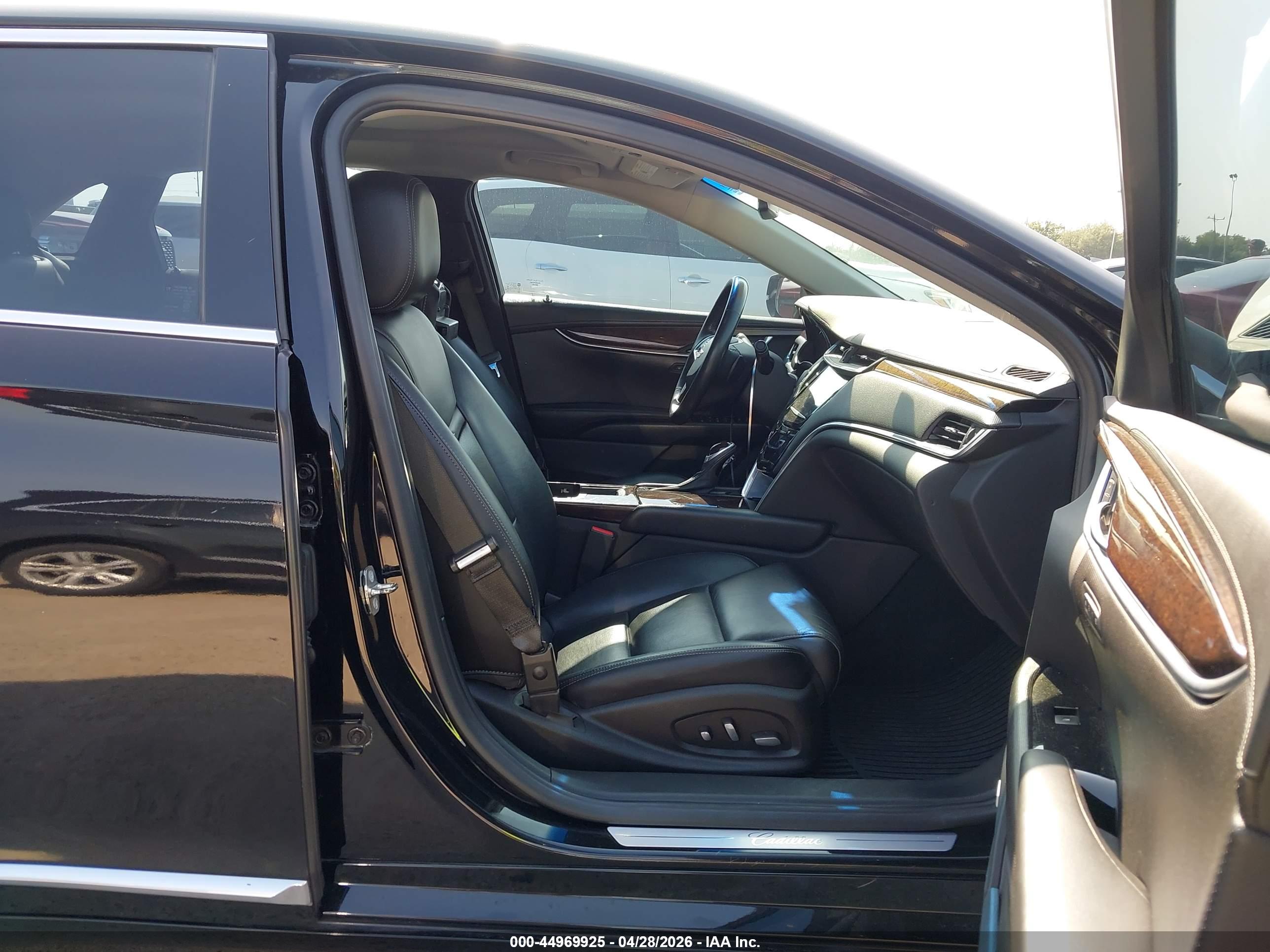 CADILLAC XTS image 5