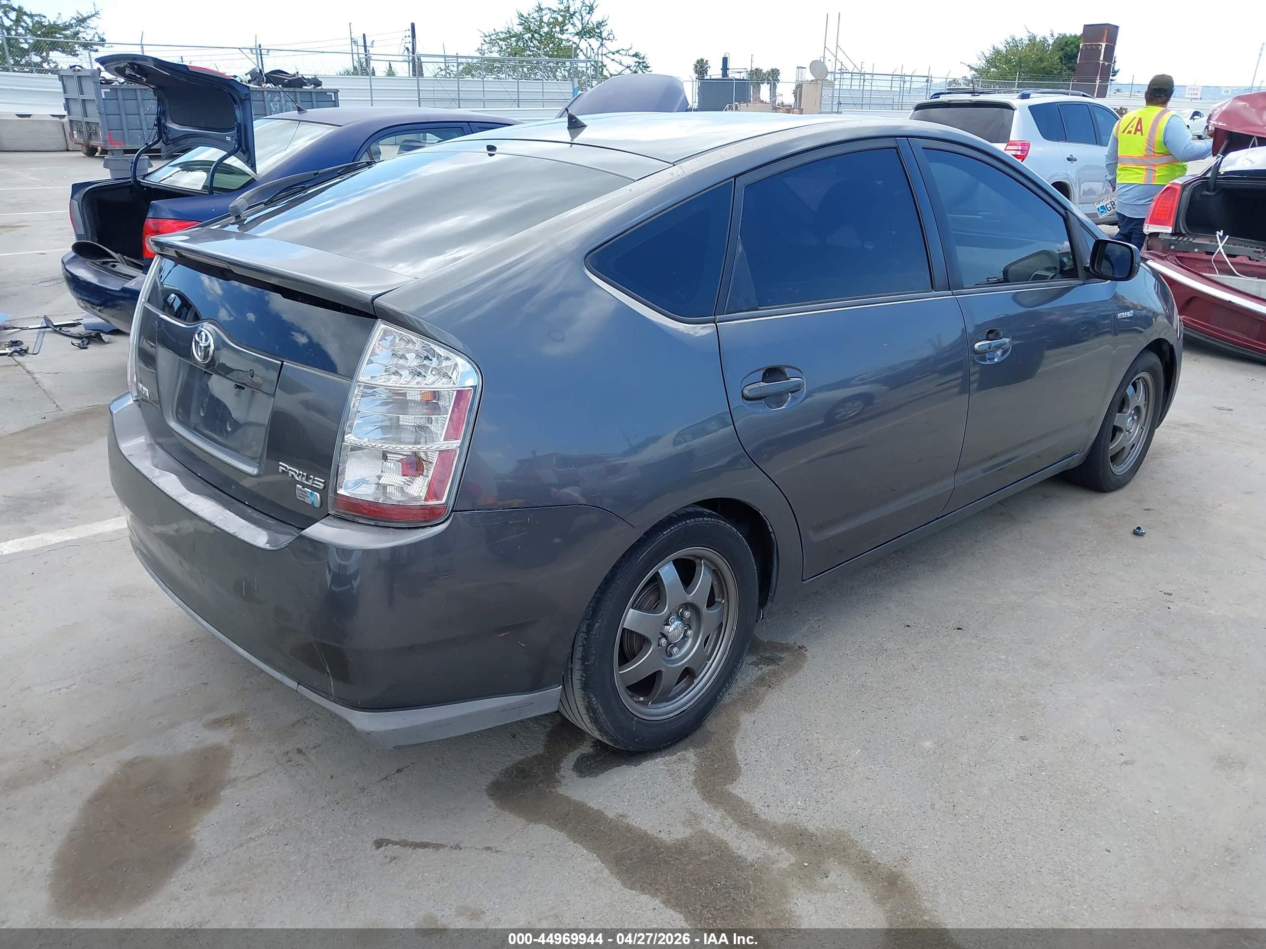 TOYOTA PRIUS image 4