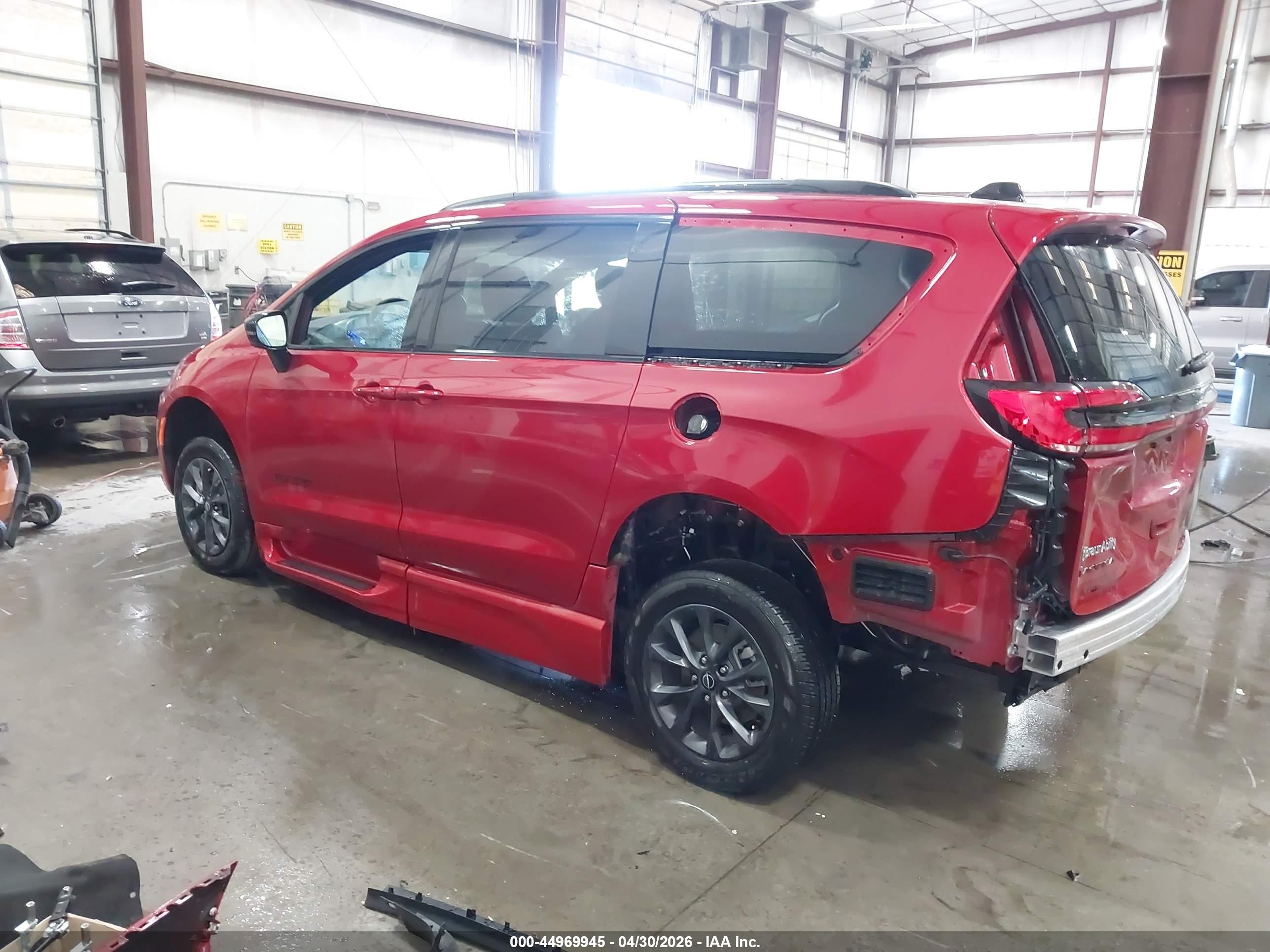CHRYSLER PACIFICA image 3