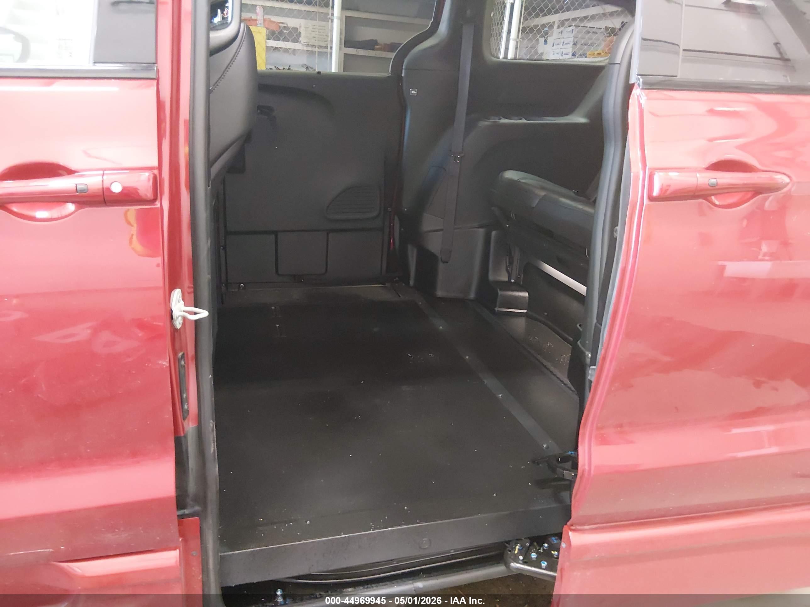 CHRYSLER PACIFICA image 8