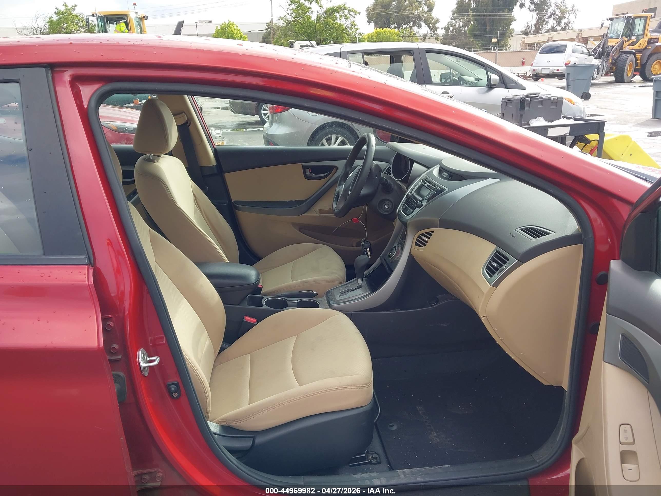 HYUNDAI ELANTRA image 5