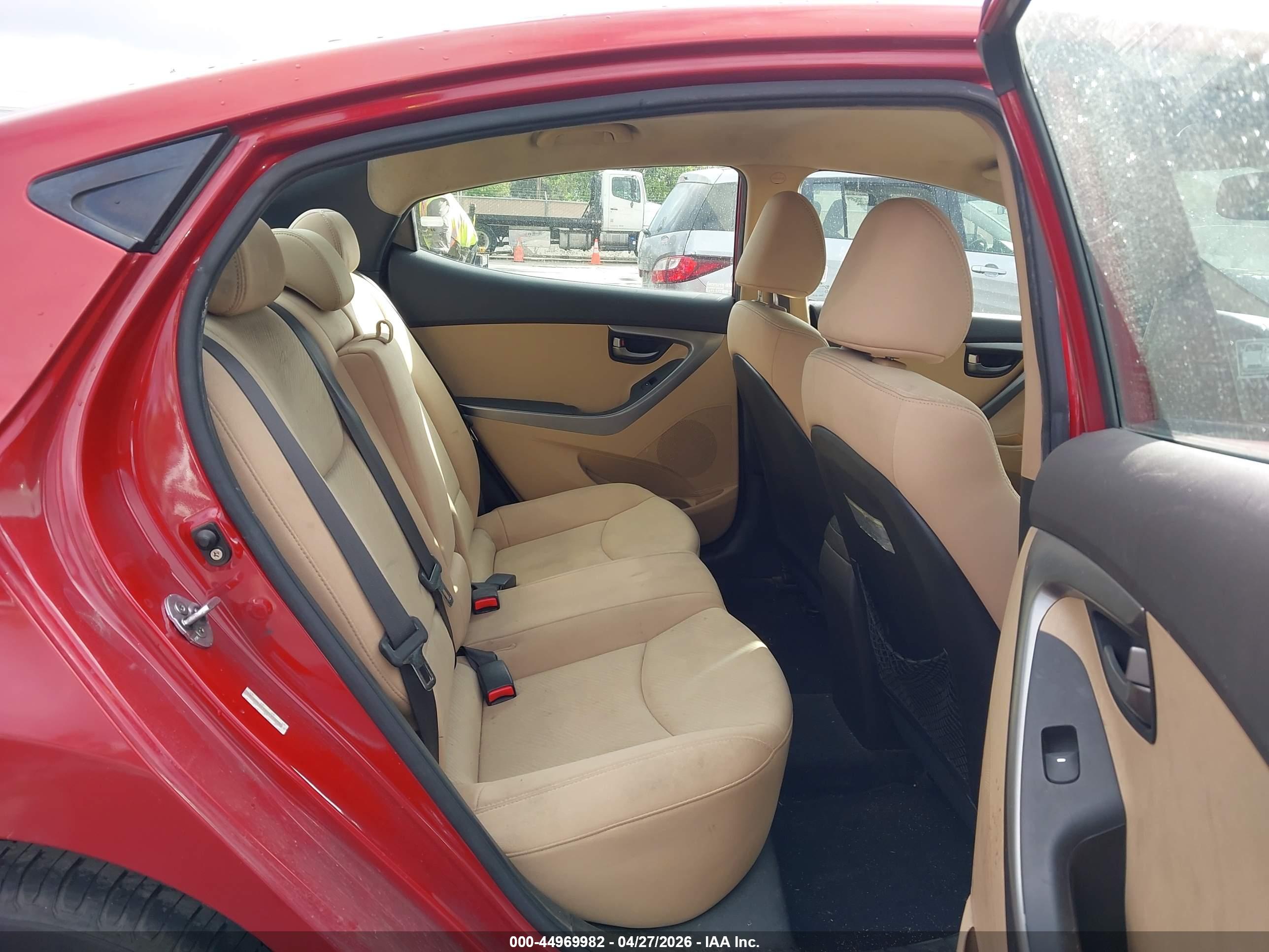 HYUNDAI ELANTRA image 8