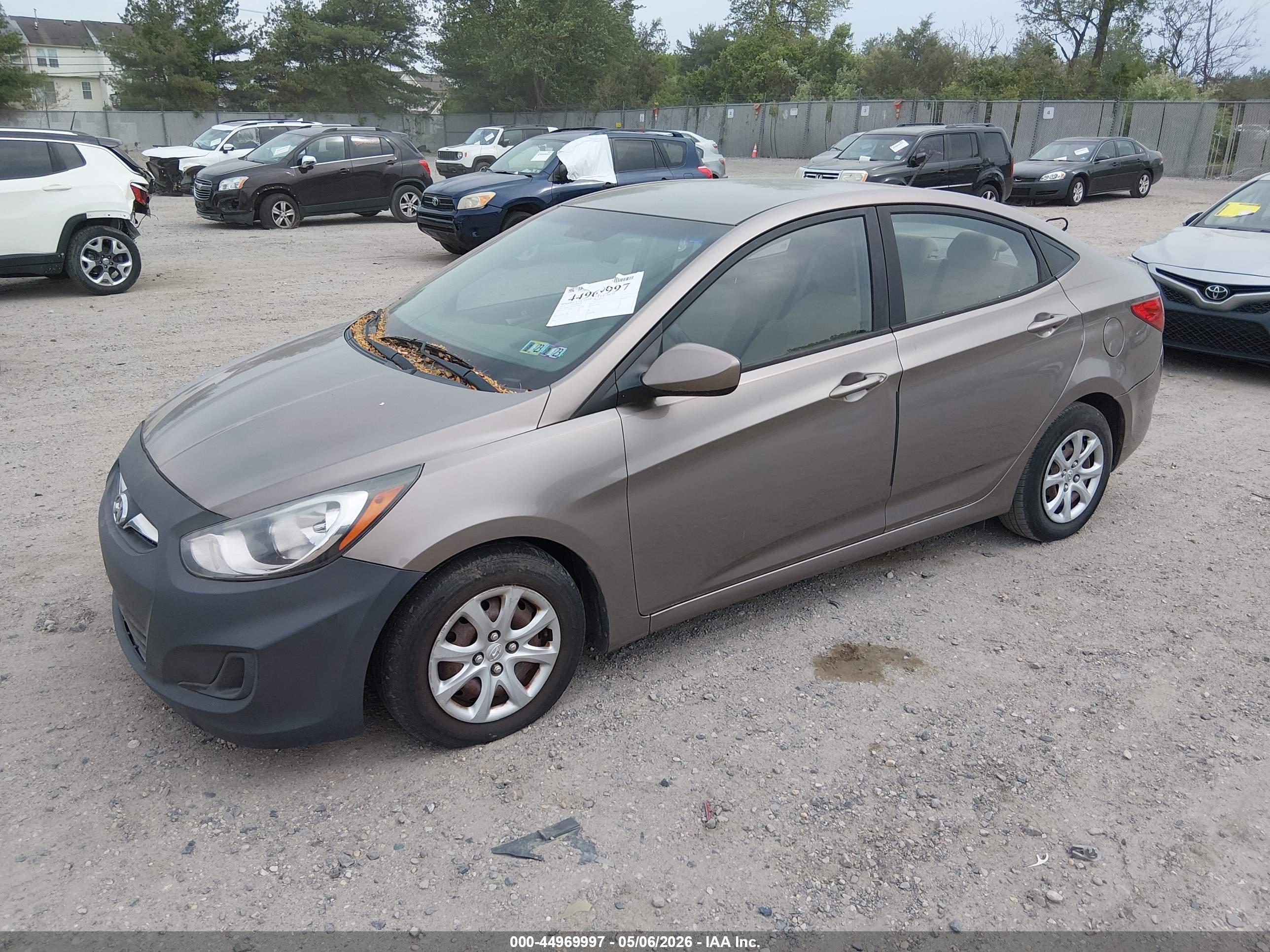 HYUNDAI ACCENT image 2