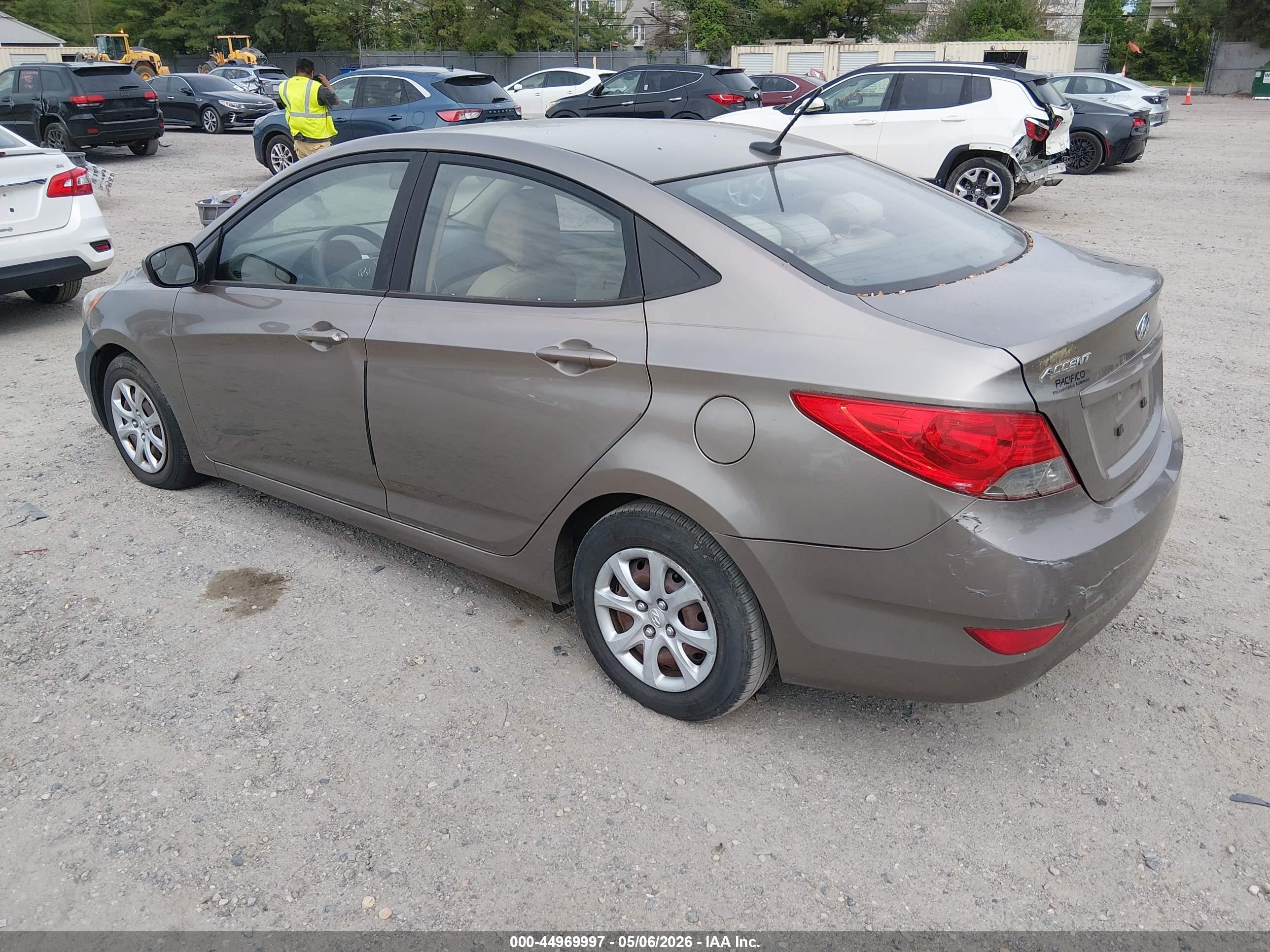 HYUNDAI ACCENT image 3