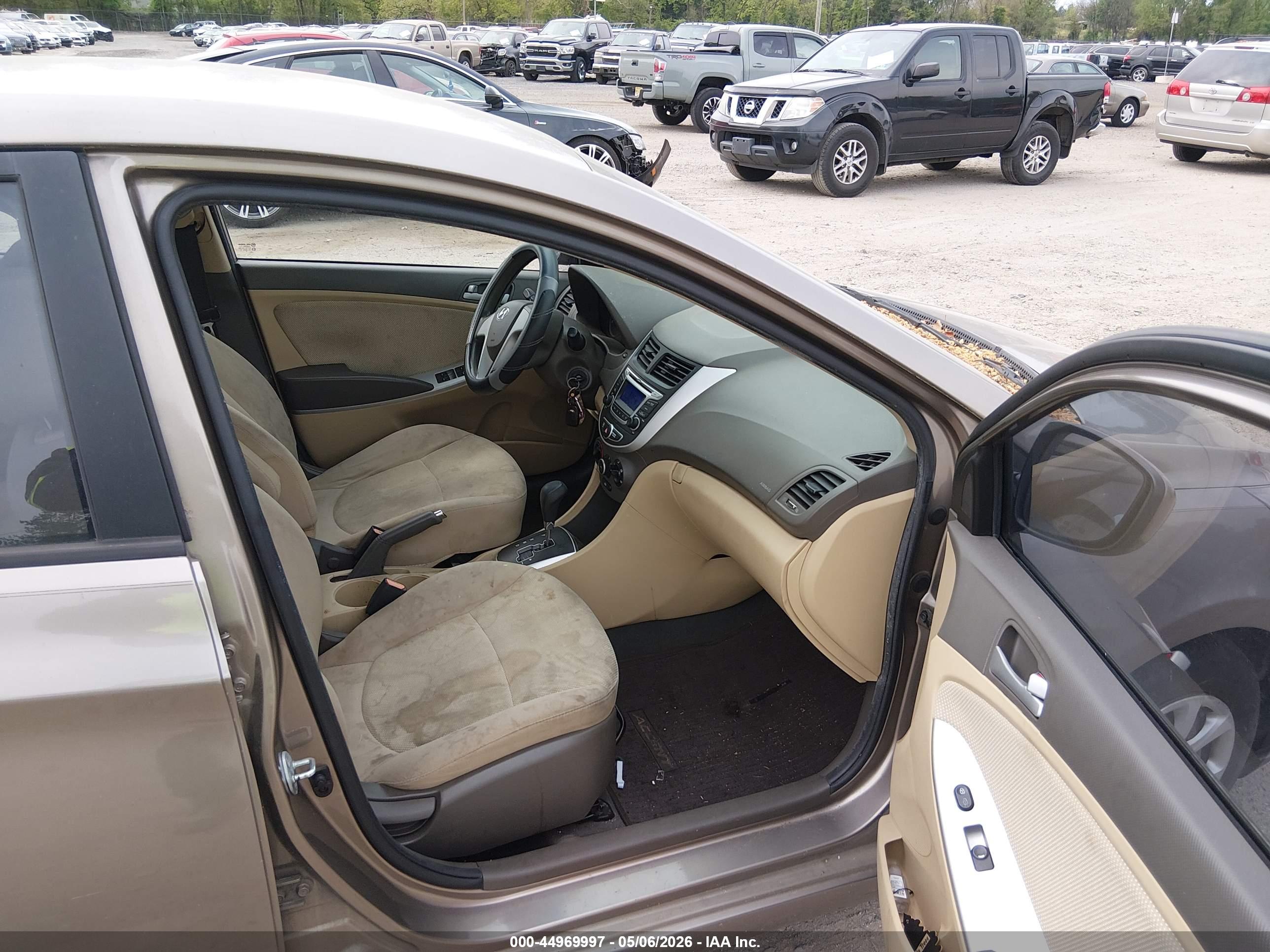 HYUNDAI ACCENT image 5