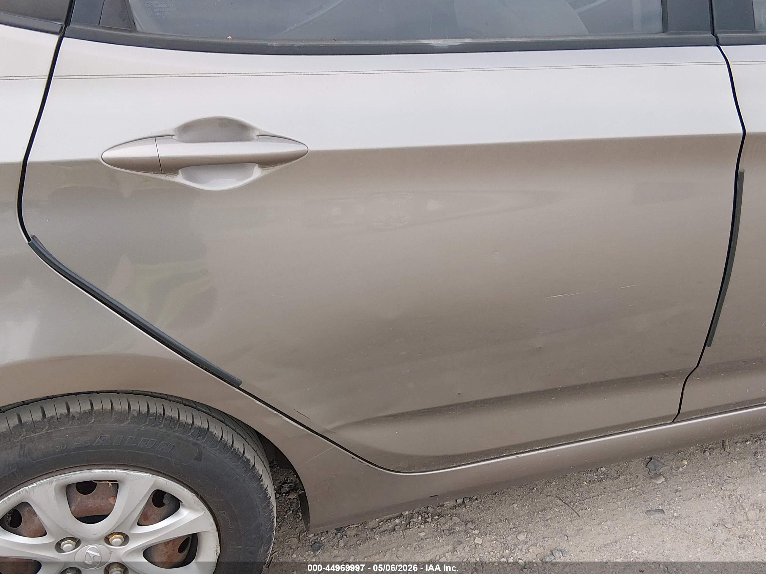 HYUNDAI ACCENT image 6