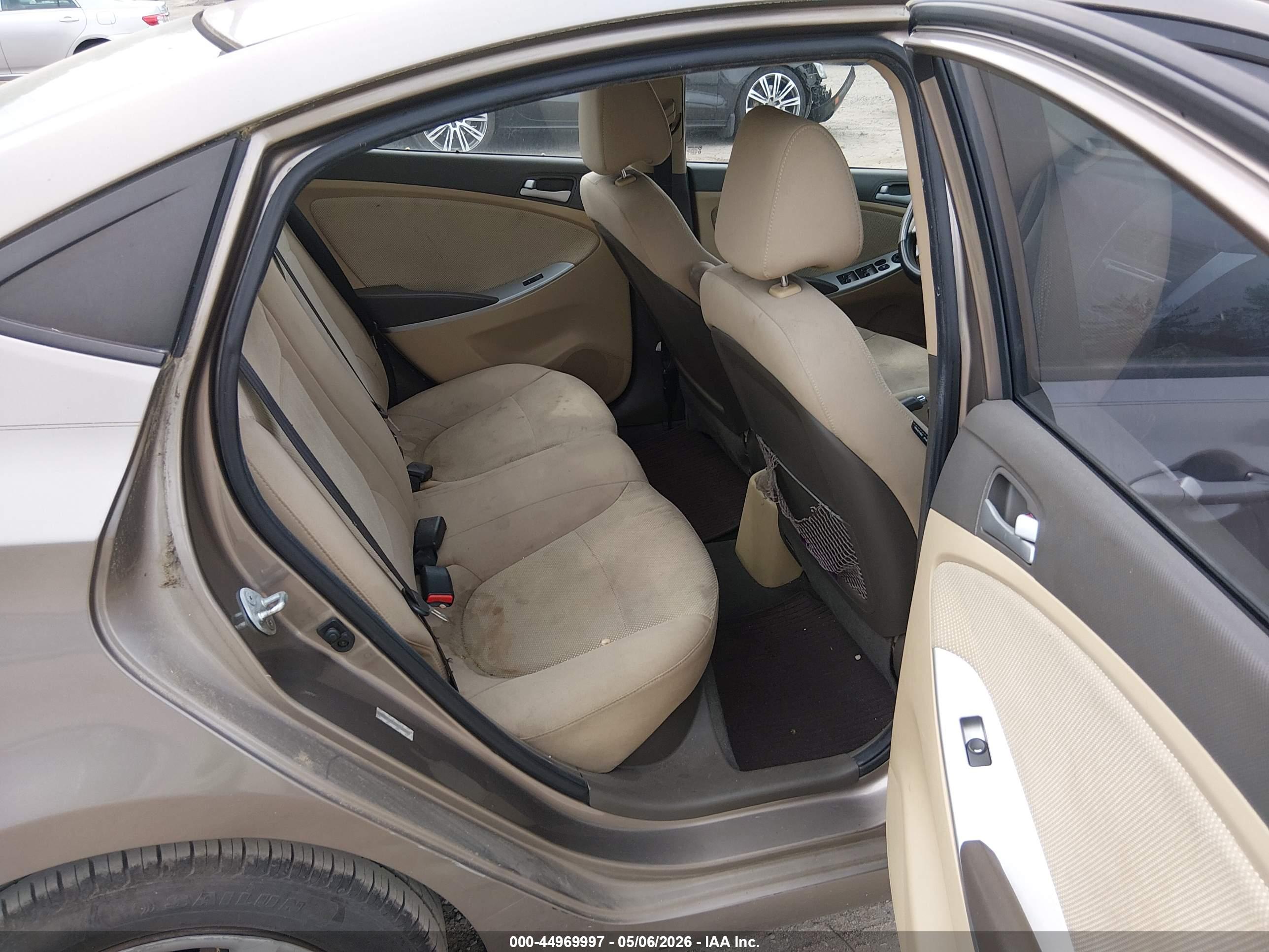 HYUNDAI ACCENT image 8