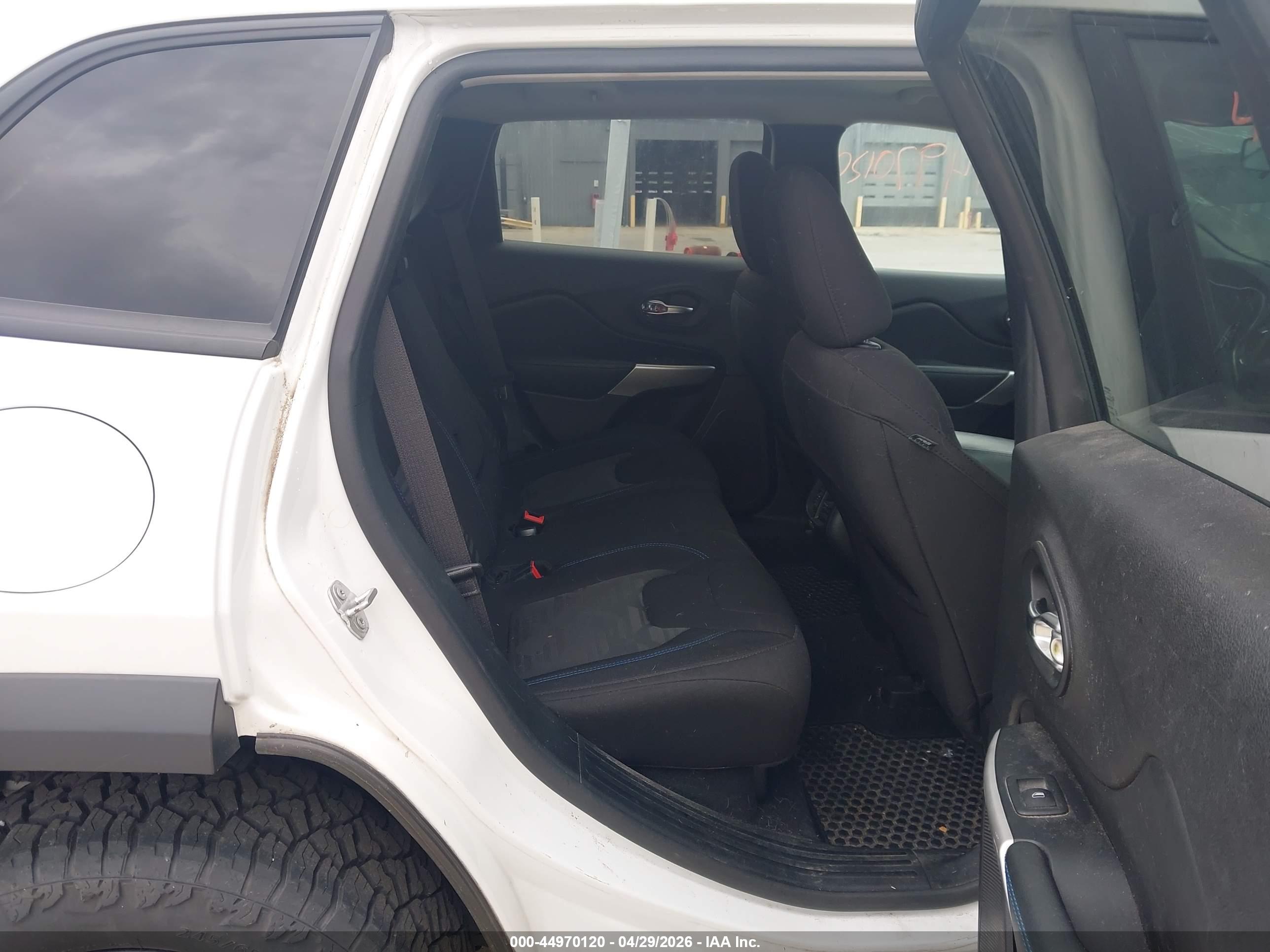 JEEP CHEROKEE image 8
