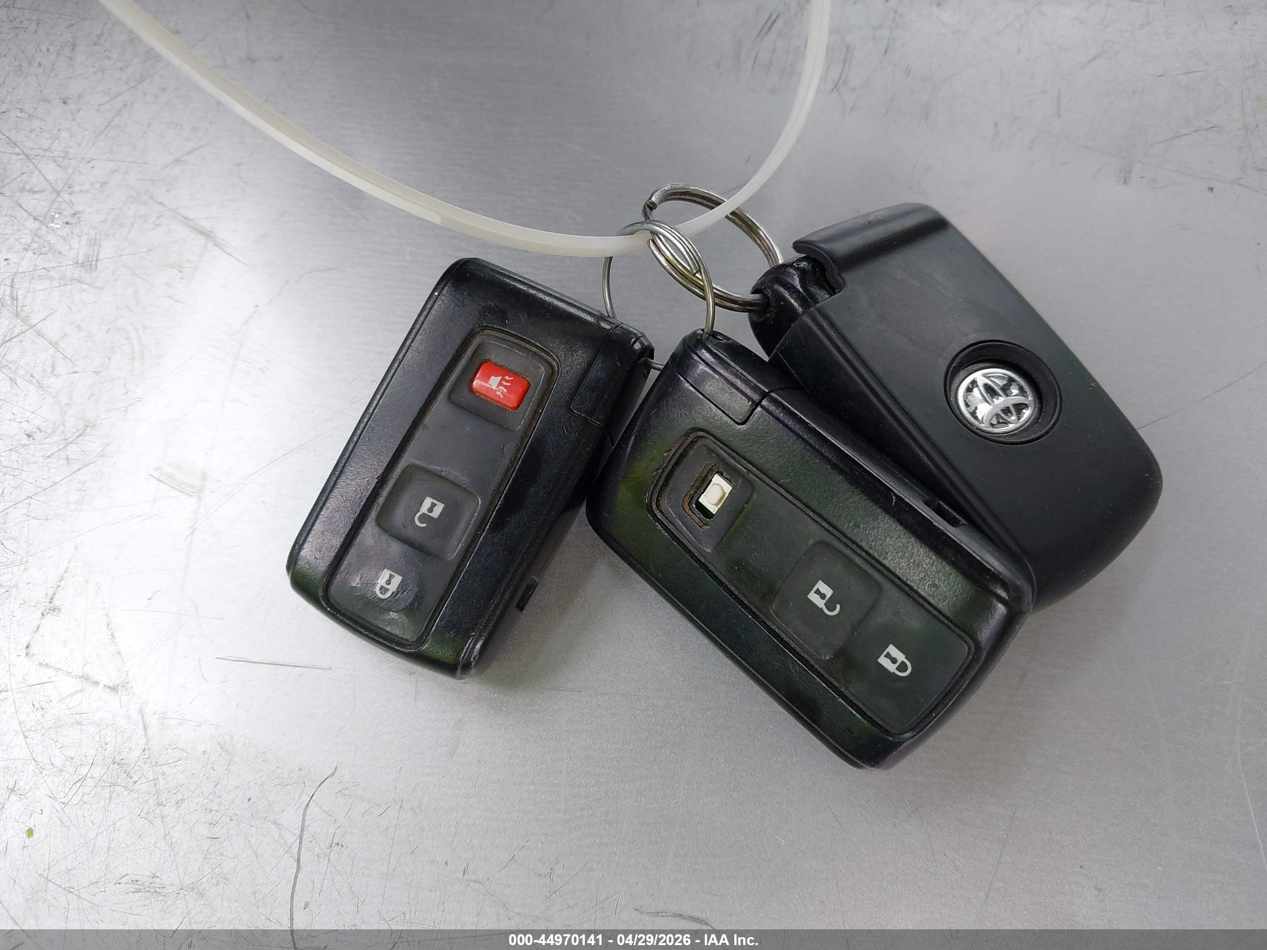 TOYOTA PRIUS image 11