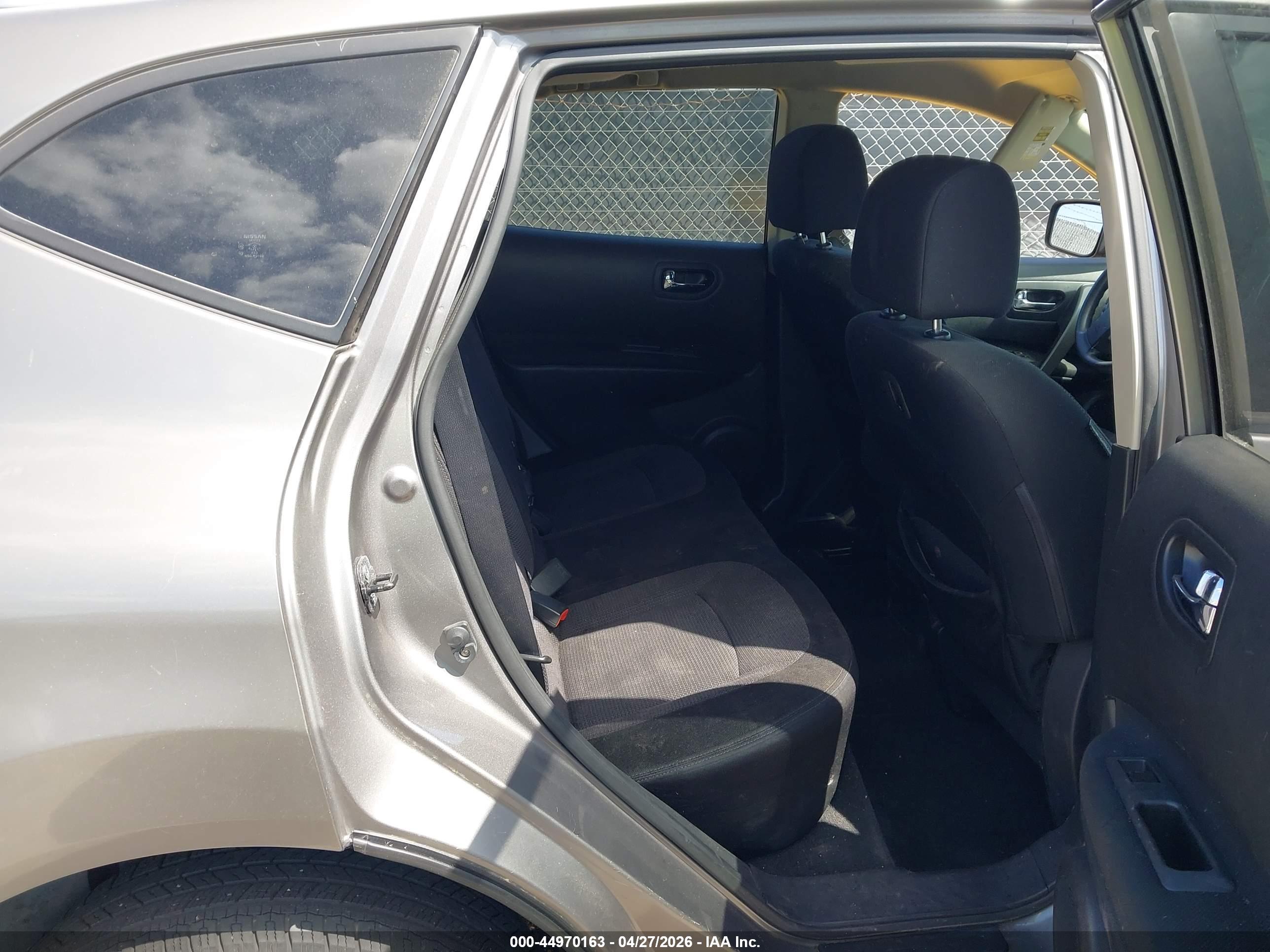 NISSAN ROGUE image 8