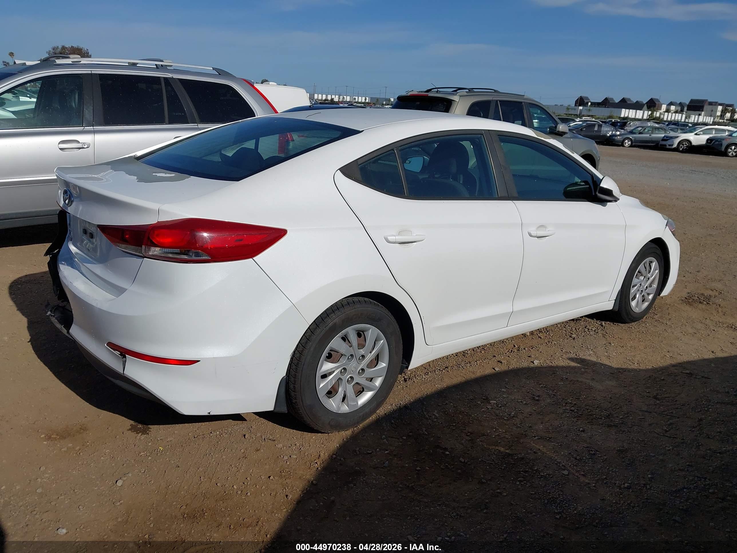 HYUNDAI ELANTRA image 4