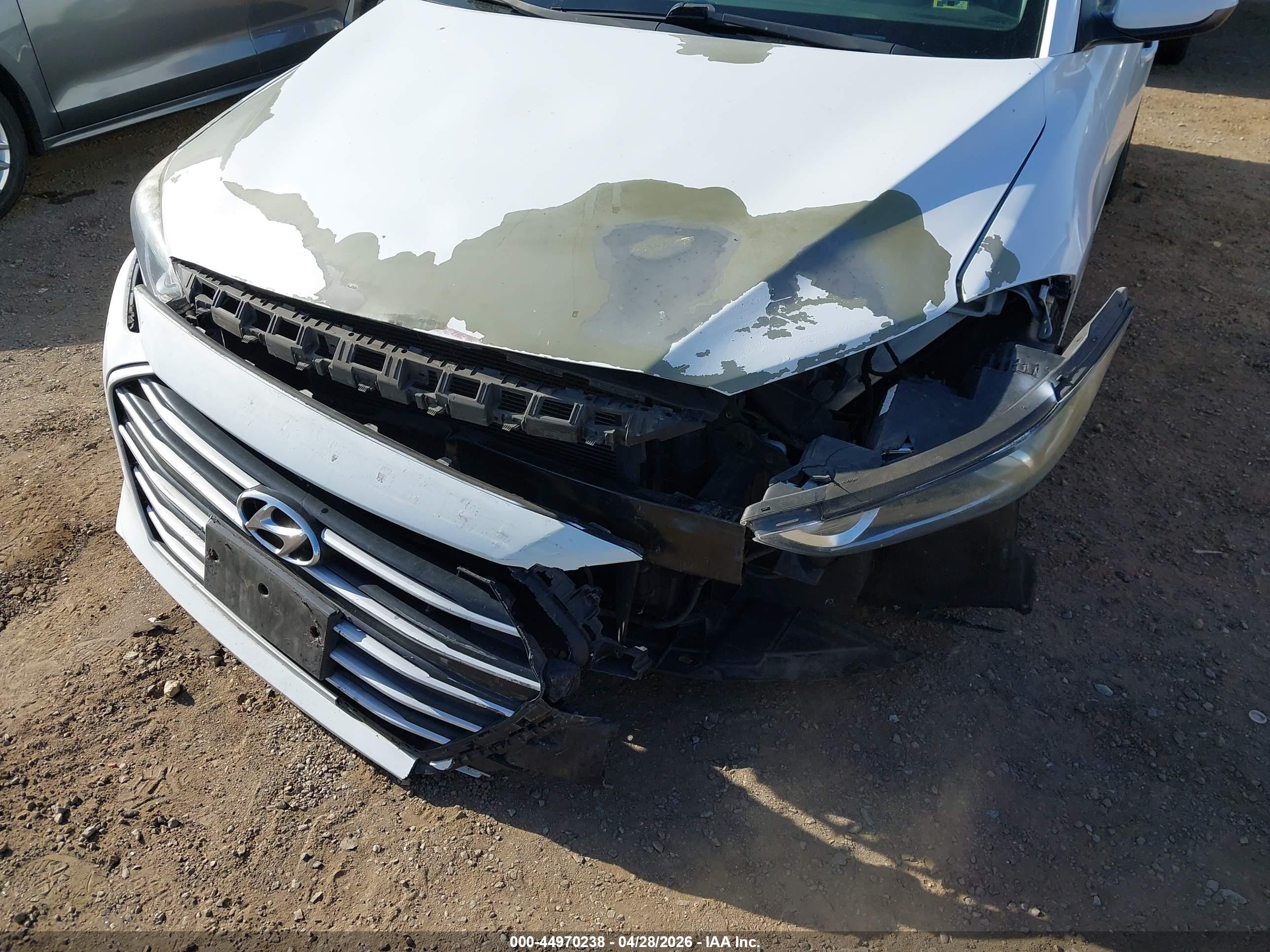 HYUNDAI ELANTRA image 6