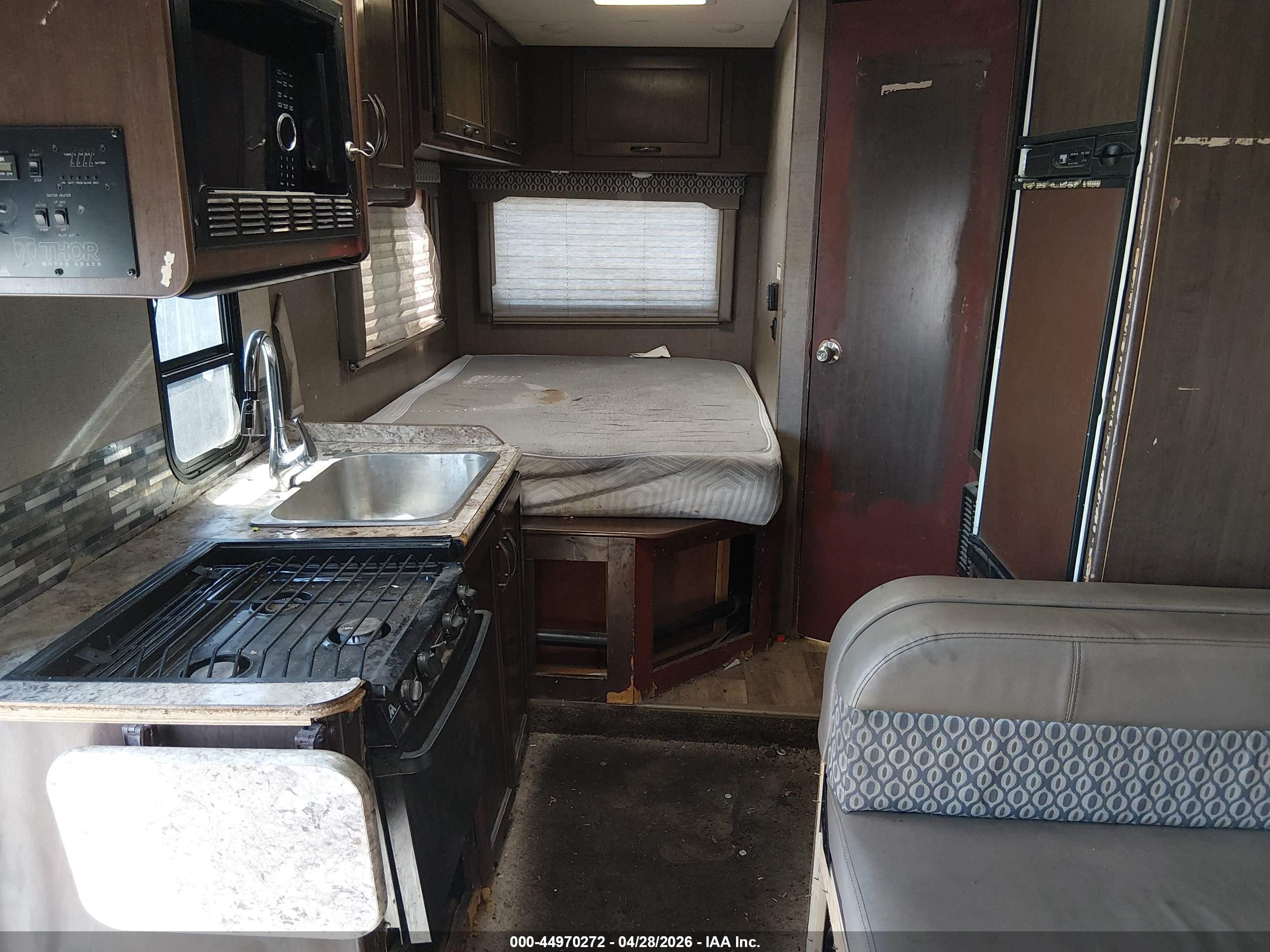 FORD E-350 image 8