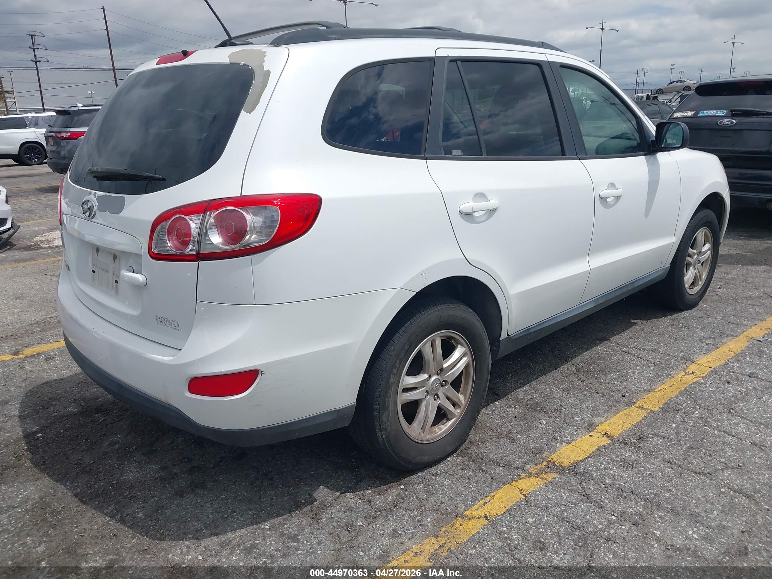 HYUNDAI SANTA image 4
