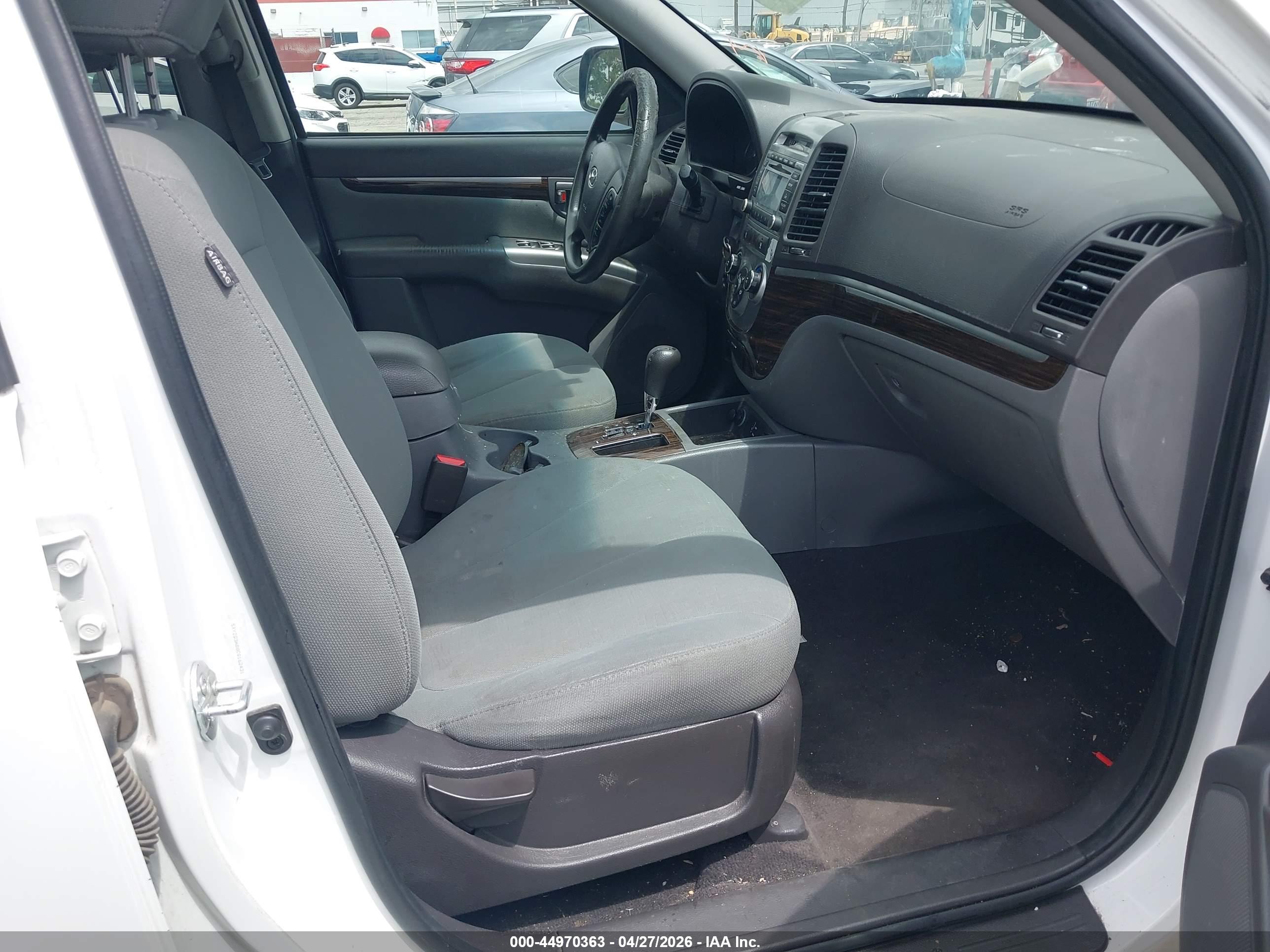 HYUNDAI SANTA image 5