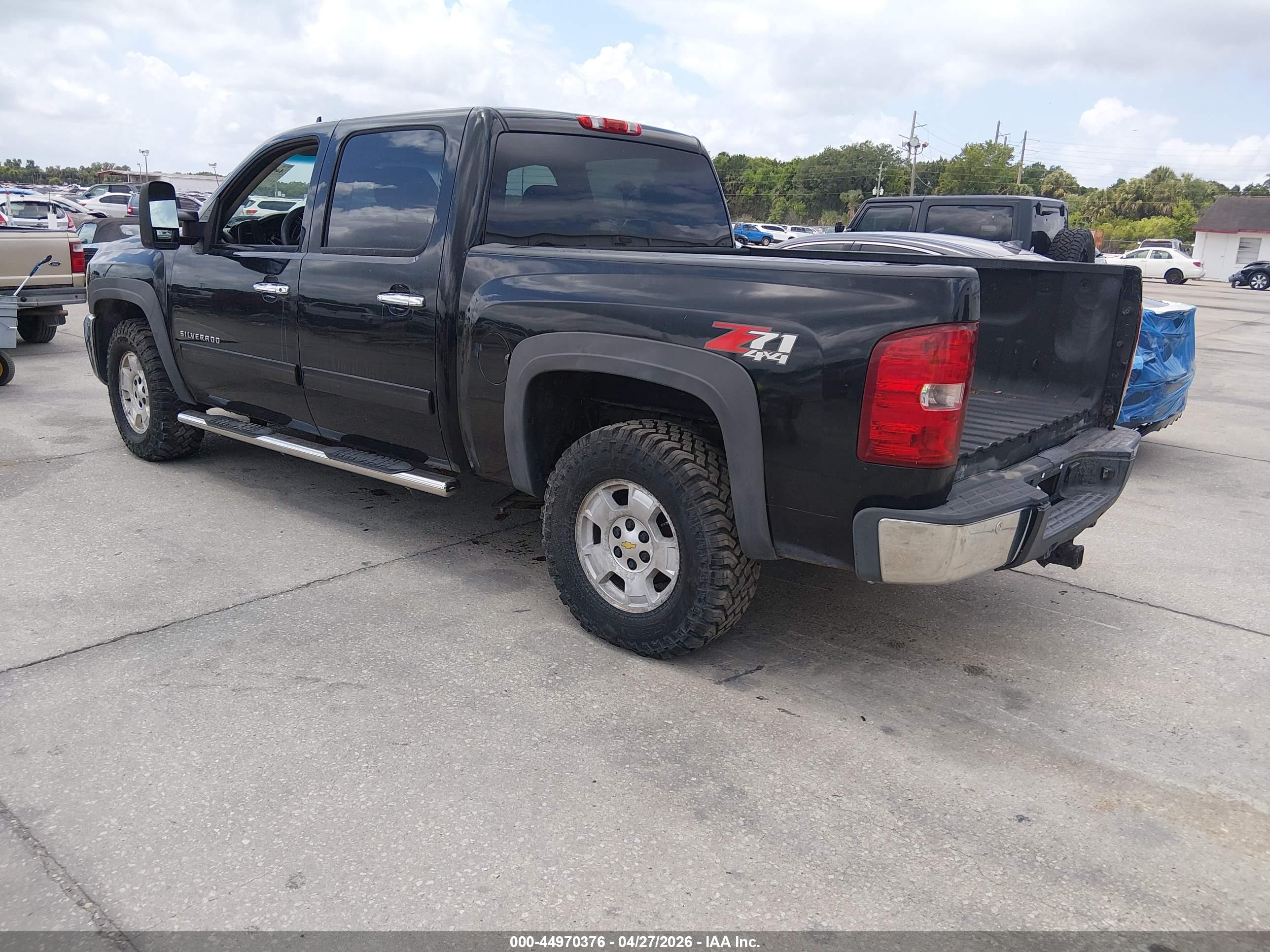 CHEVROLET SILVERADO image 3