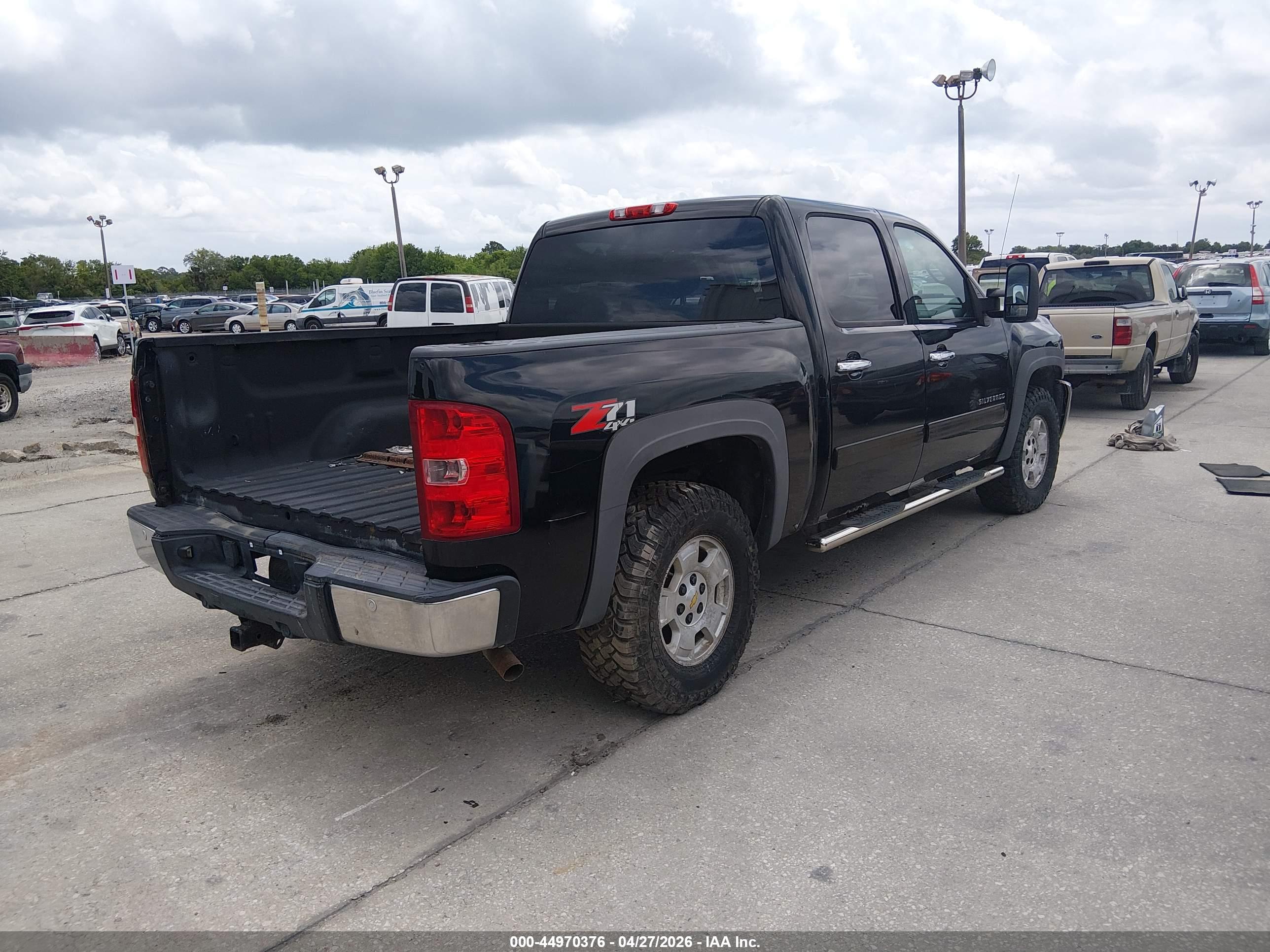 CHEVROLET SILVERADO image 4