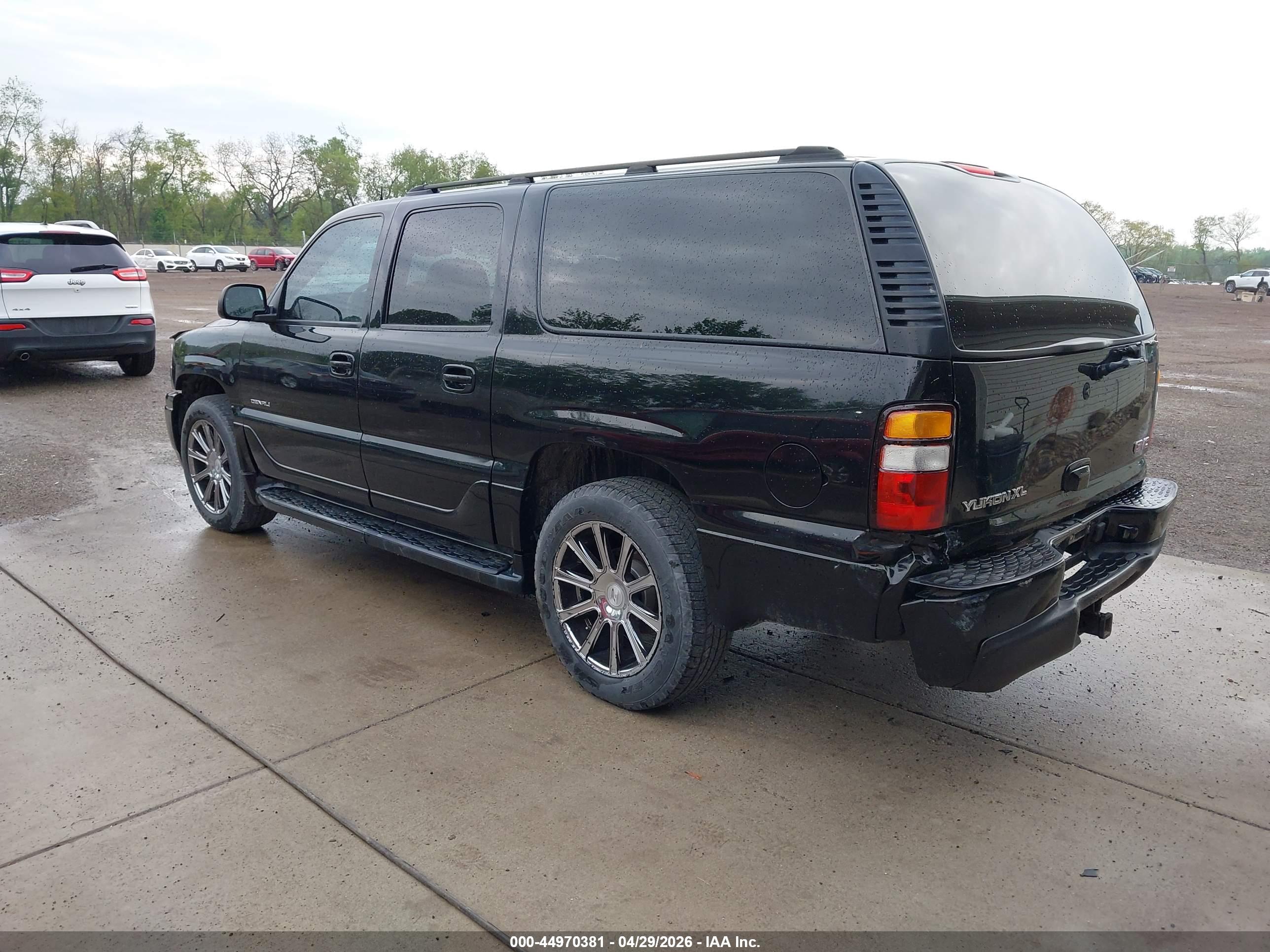 GMC YUKON image 3