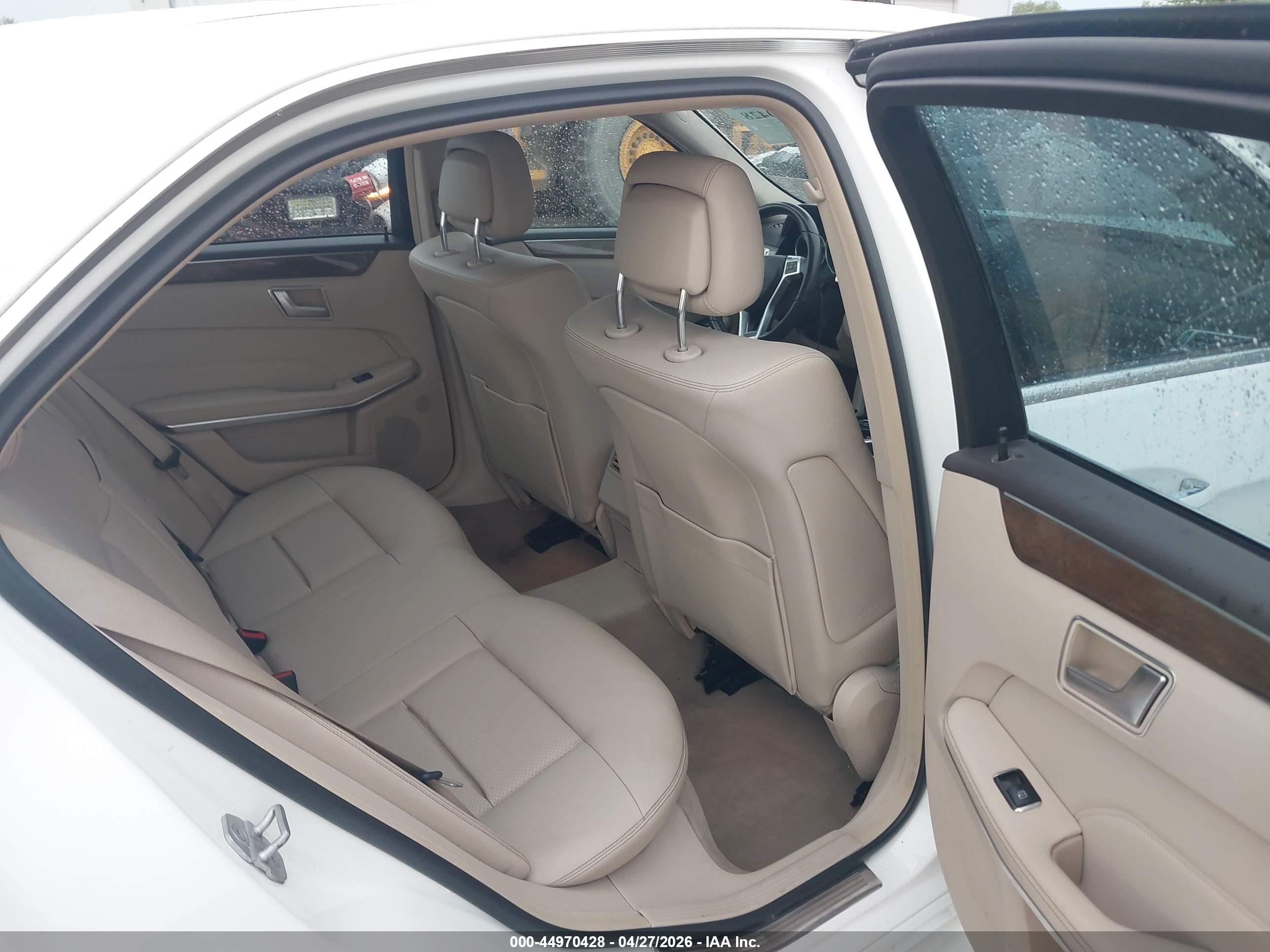 MERCEDES-BENZ E image 8
