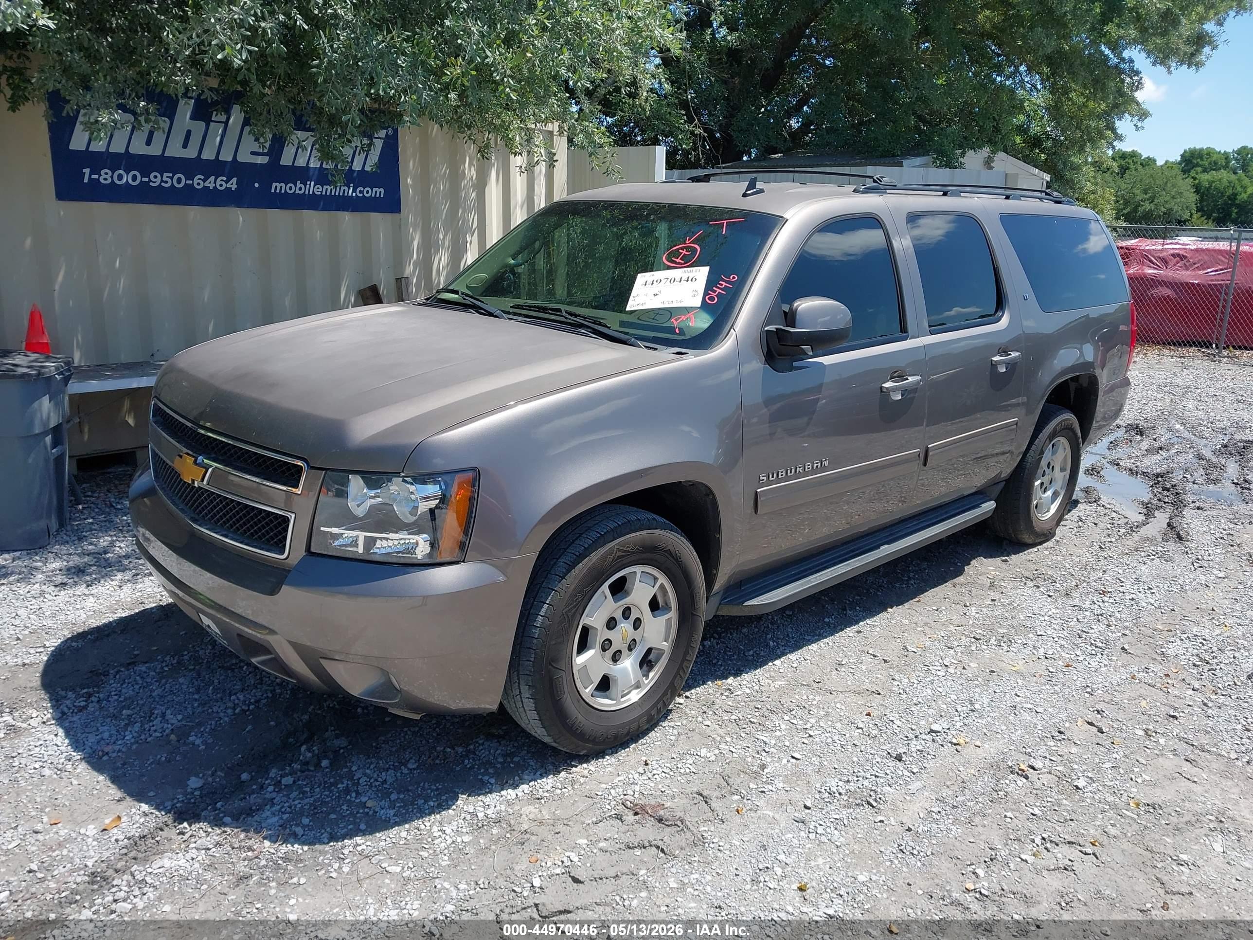 CHEVROLET SUBURBAN image 2