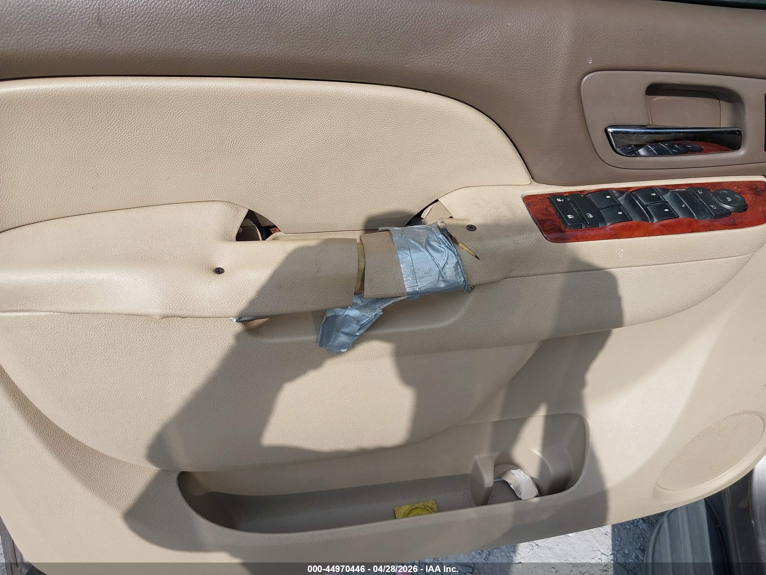 CHEVROLET SUBURBAN image 6