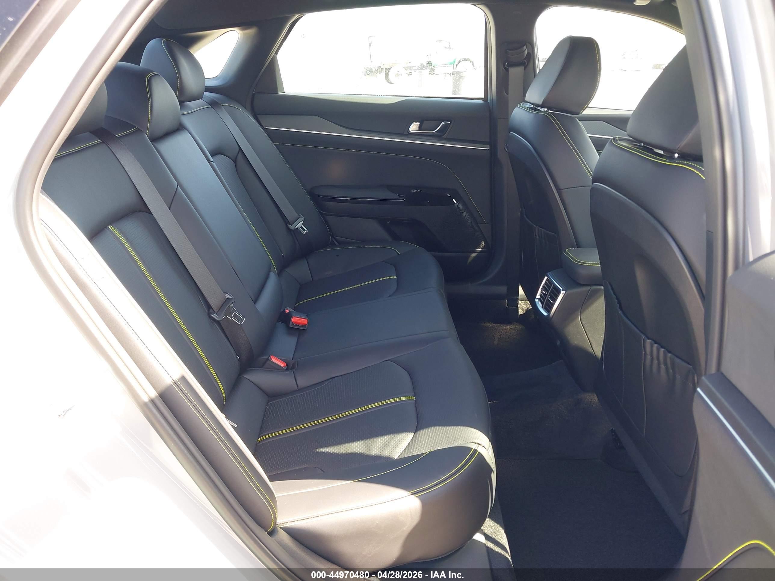 KIA K5 image 8