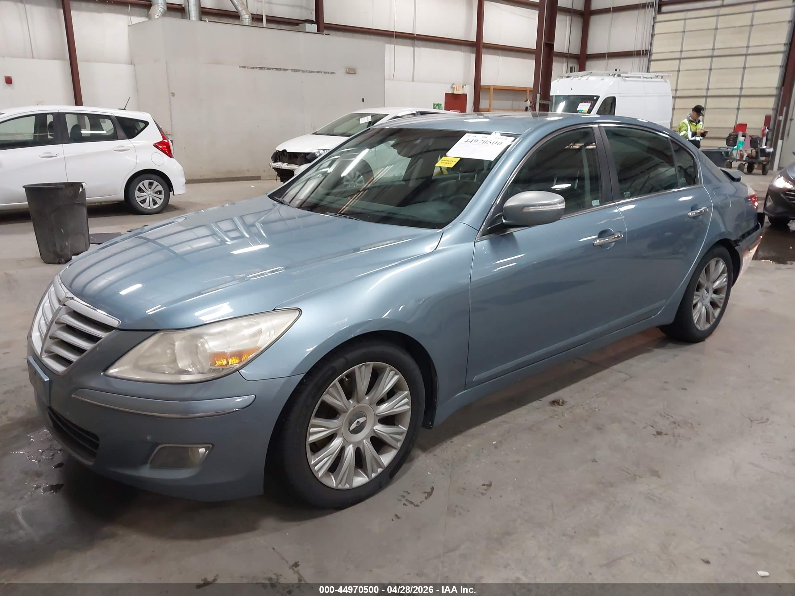 HYUNDAI GENESIS image 2