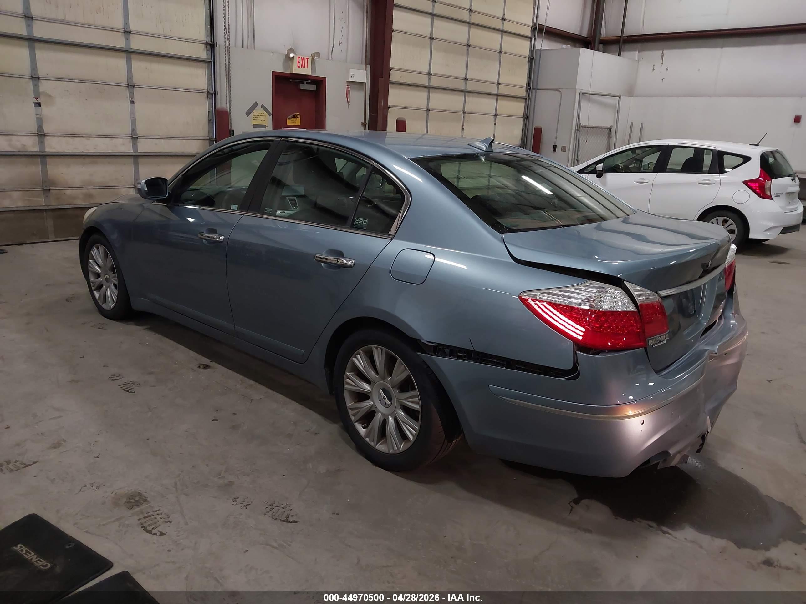 HYUNDAI GENESIS image 3