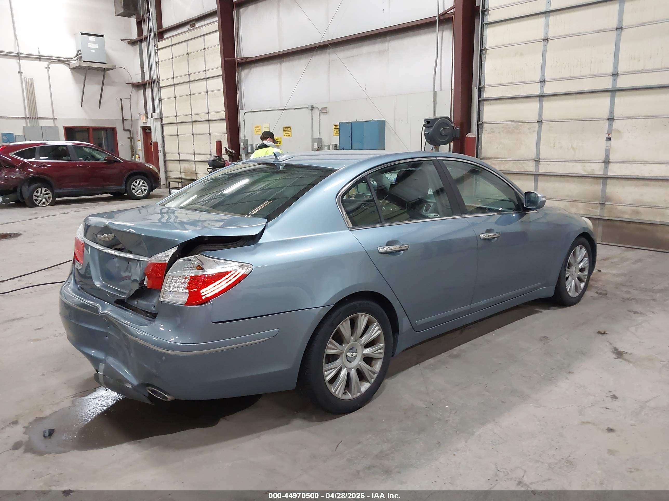 HYUNDAI GENESIS image 4