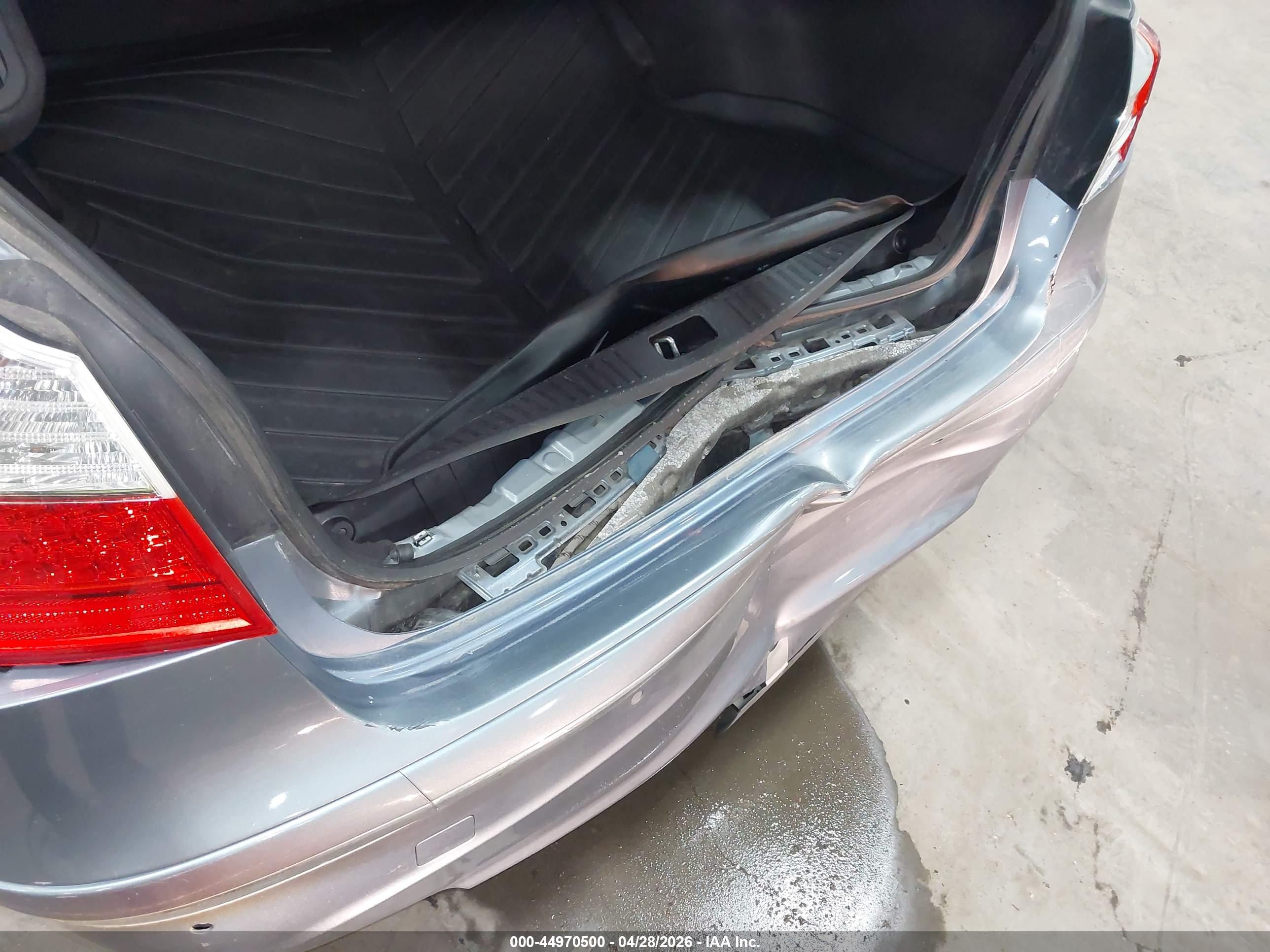 HYUNDAI GENESIS image 6