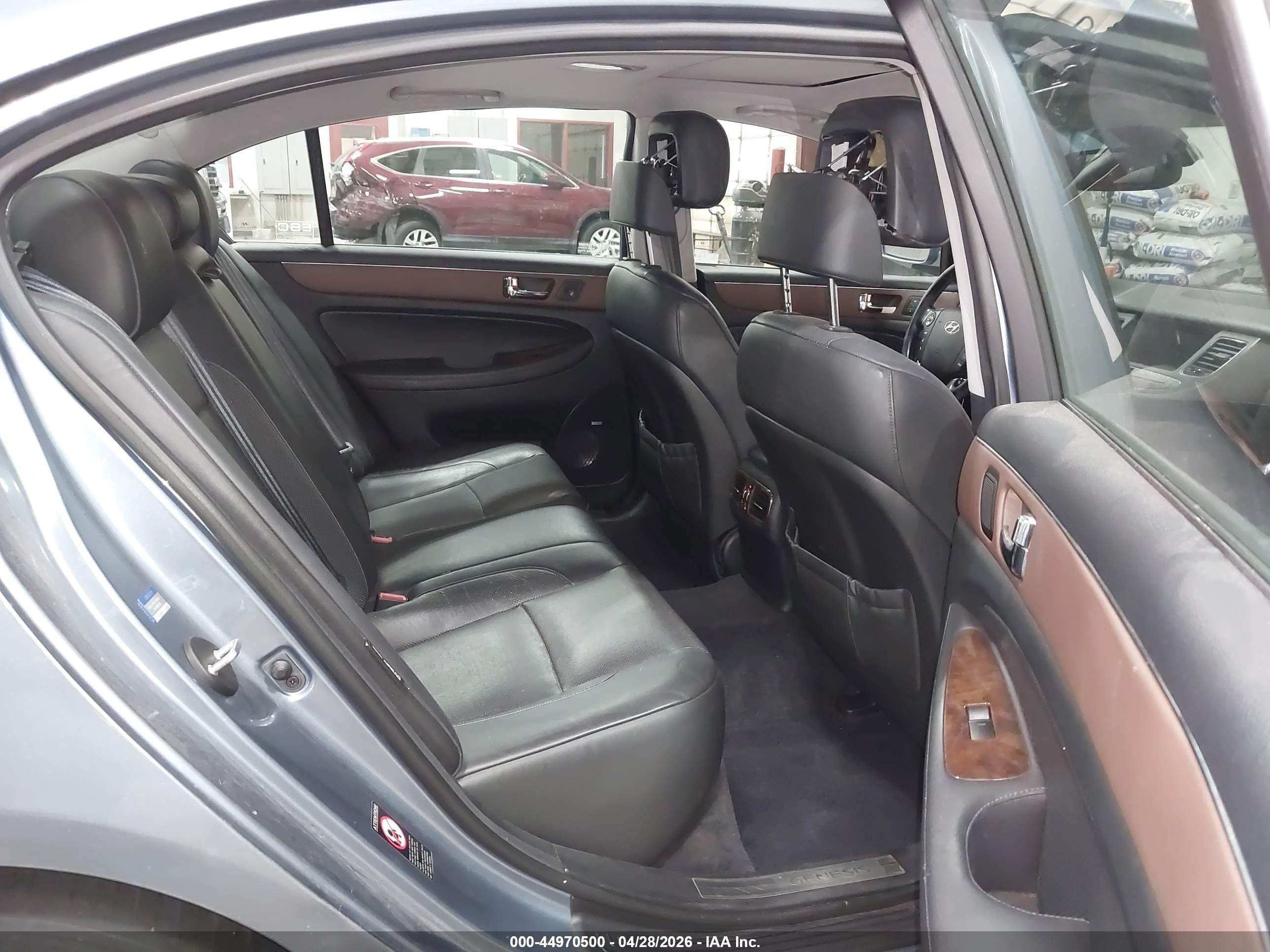 HYUNDAI GENESIS image 8