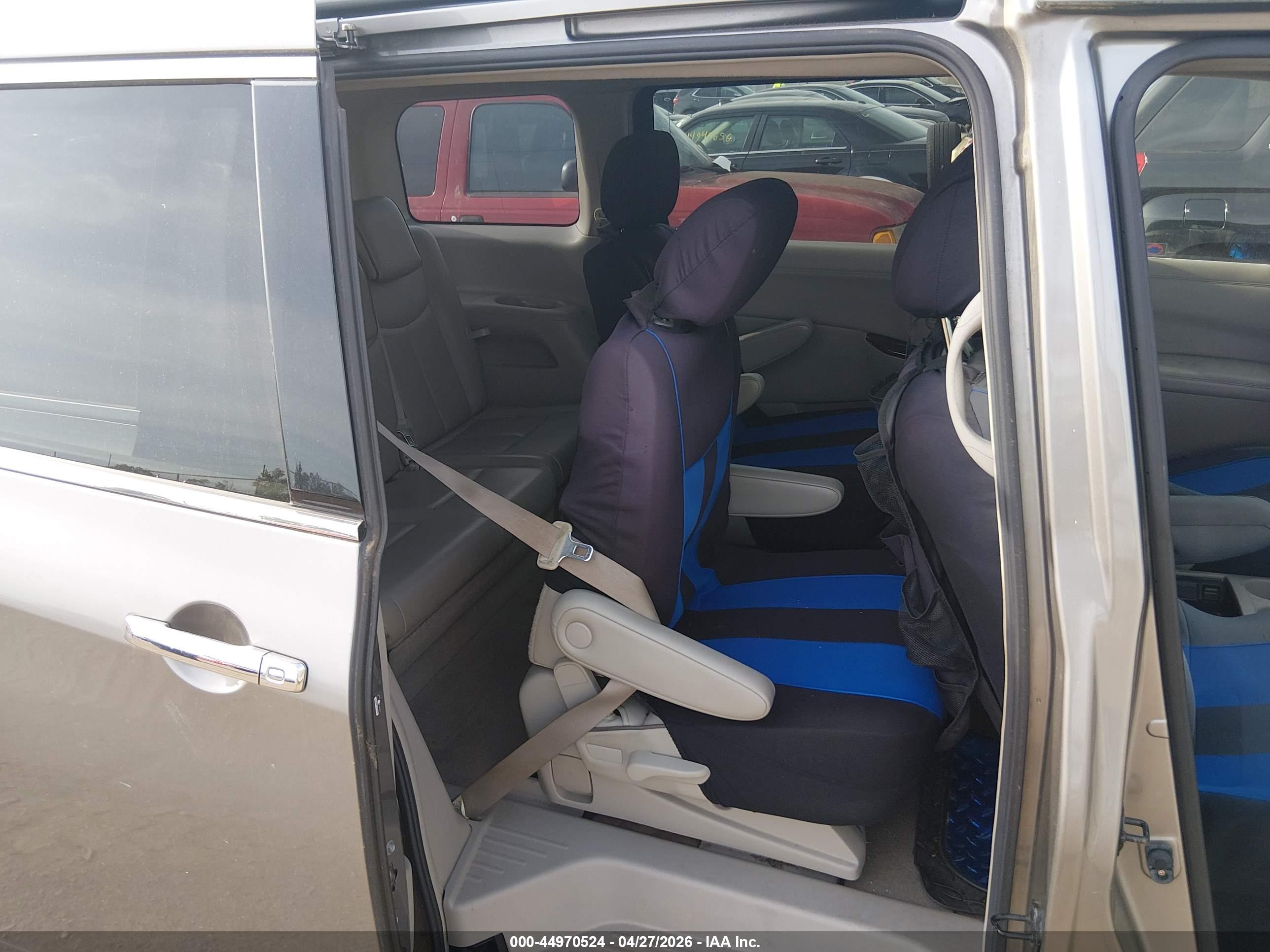NISSAN QUEST image 8